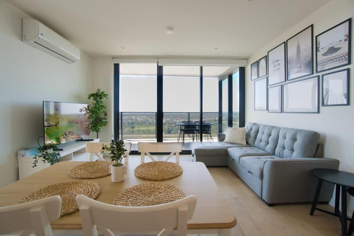 Serenity In The Sky - 2br In Rundle Mall Apartment *