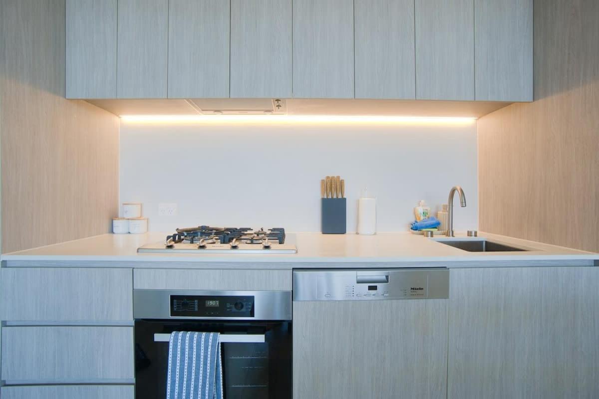 Serenity In The Sky - 2br In Rundle Mall Apartment