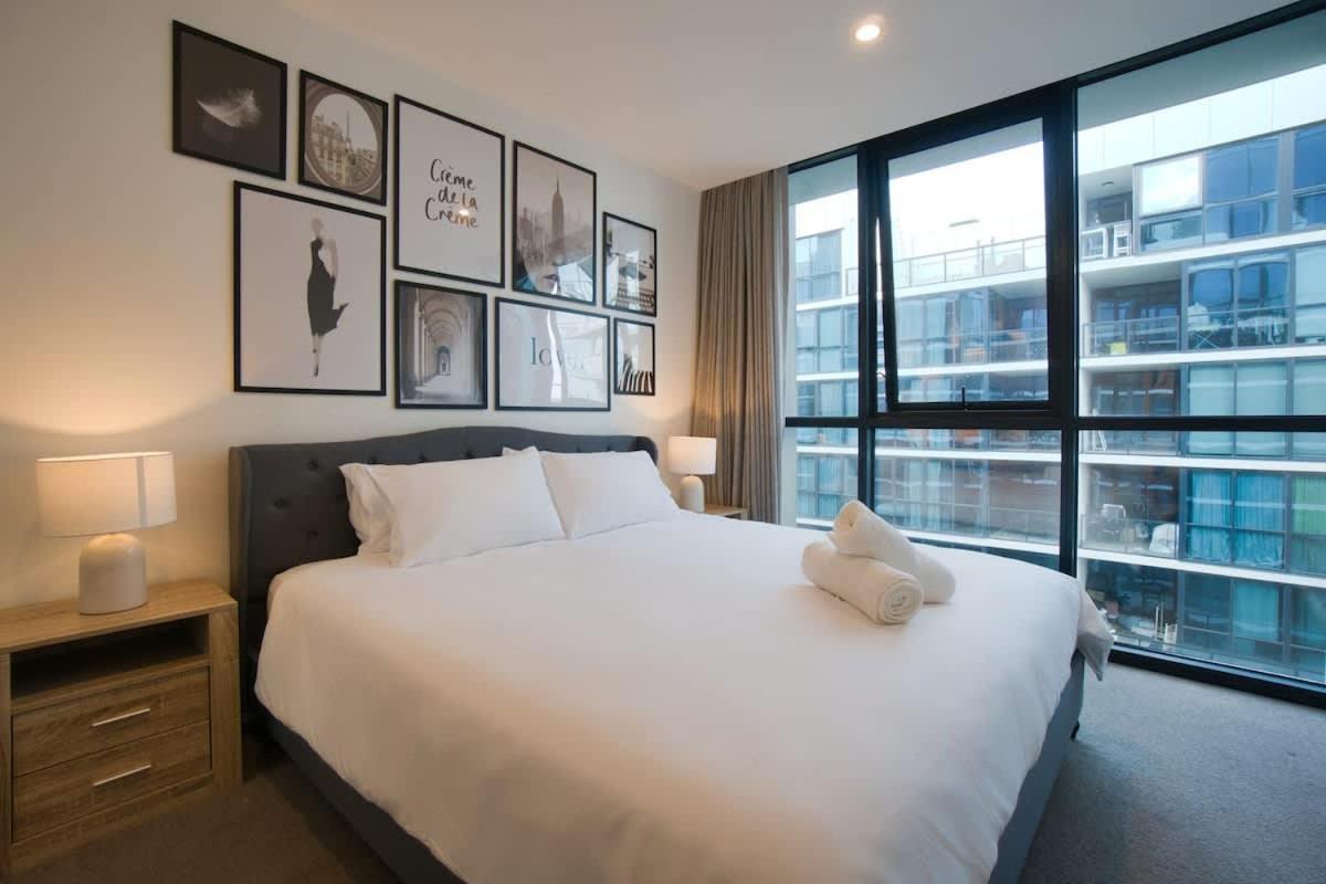 Charming Cbd Escape 1br With Pool And Gym Apartment Adelaide