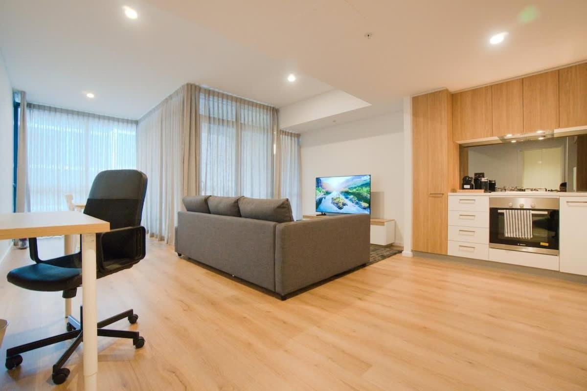 Charming Cbd Escape 1br With Pool And Gym Apartment Adelaide