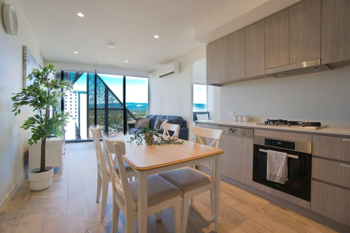 New And Modern 2br Gem In Rundle Mall Apartment