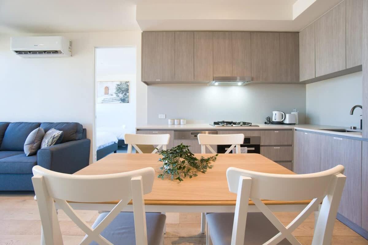 New And Modern 2br Gem In Rundle Mall *