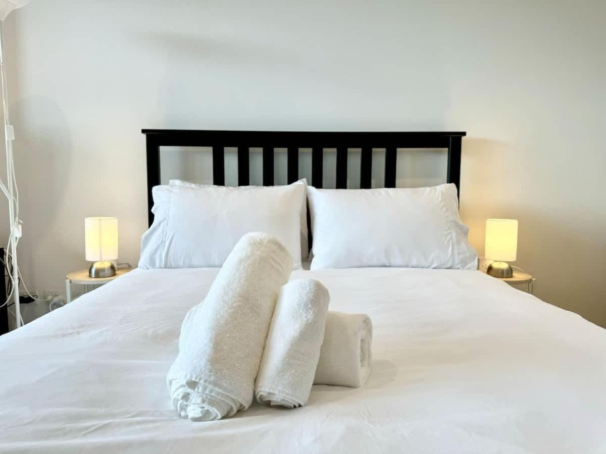 Apartment Morphett St Retreat With Pool And Gym Access *