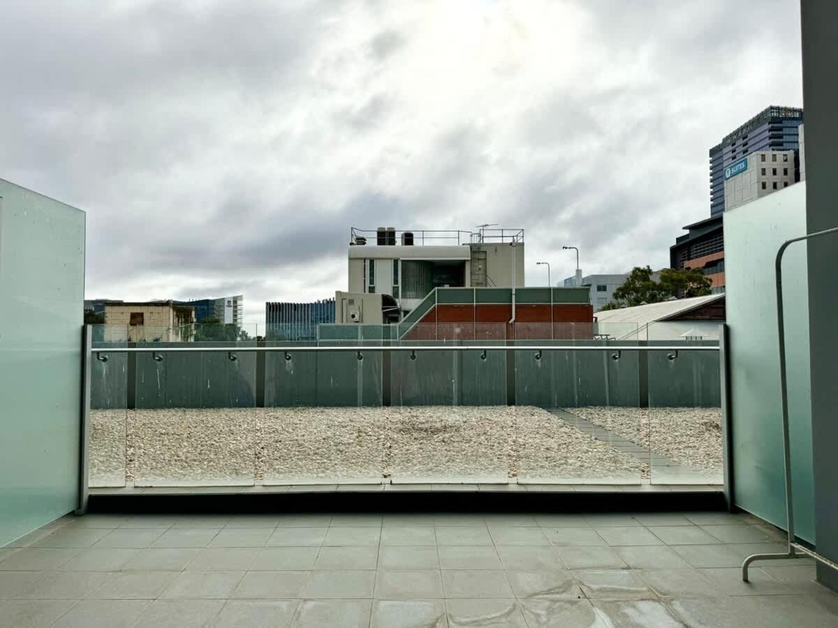 Morphett St Retreat With Pool And Gym Access *
