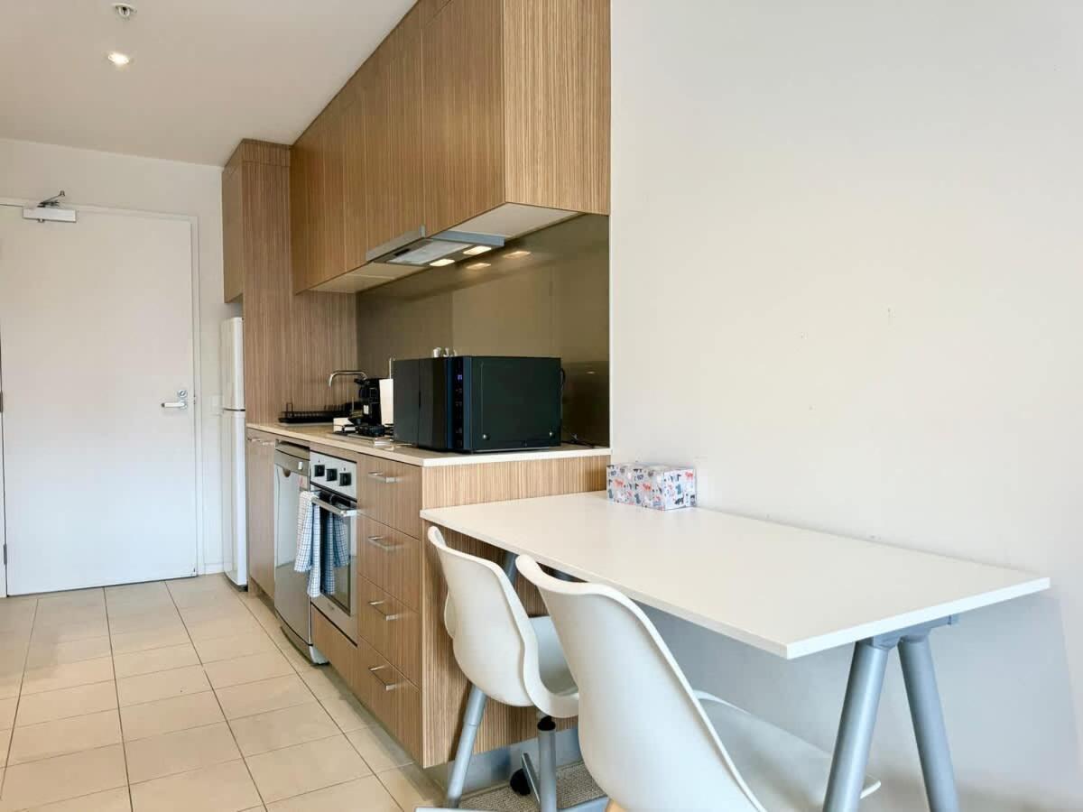 Morphett St Retreat With Pool And Gym Access Adelaide