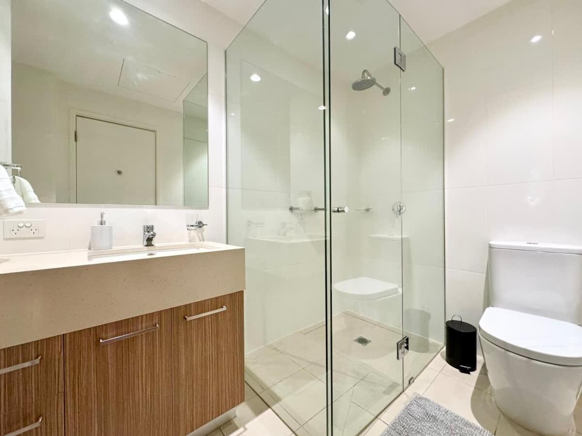Morphett St Retreat With Pool And Gym Access *