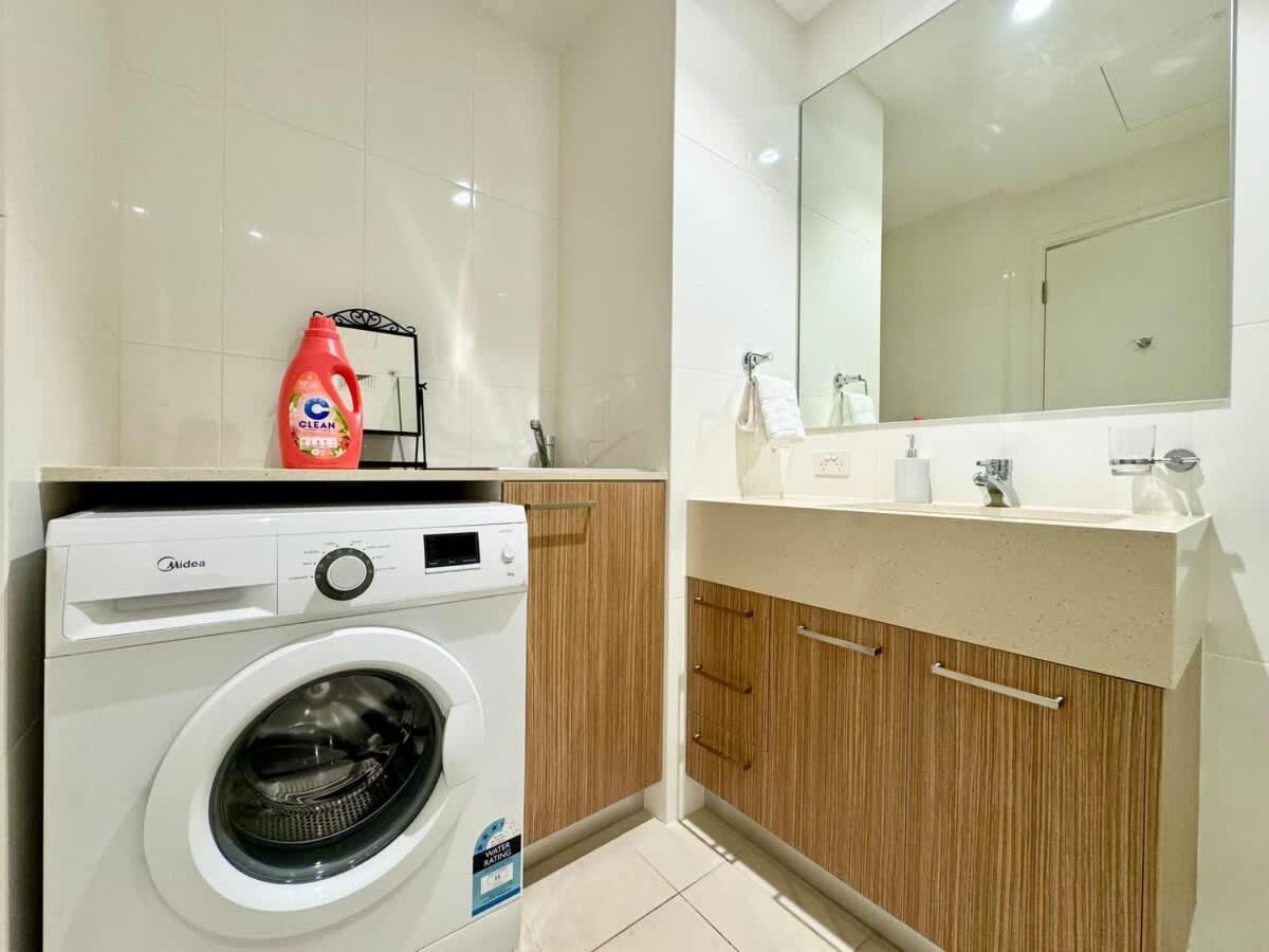 Morphett St Retreat With Pool And Gym Access Adelaide