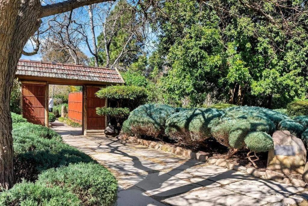 Relaxing Garden View Apartment Adelaide