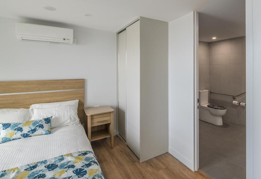 U 4* Adelaide