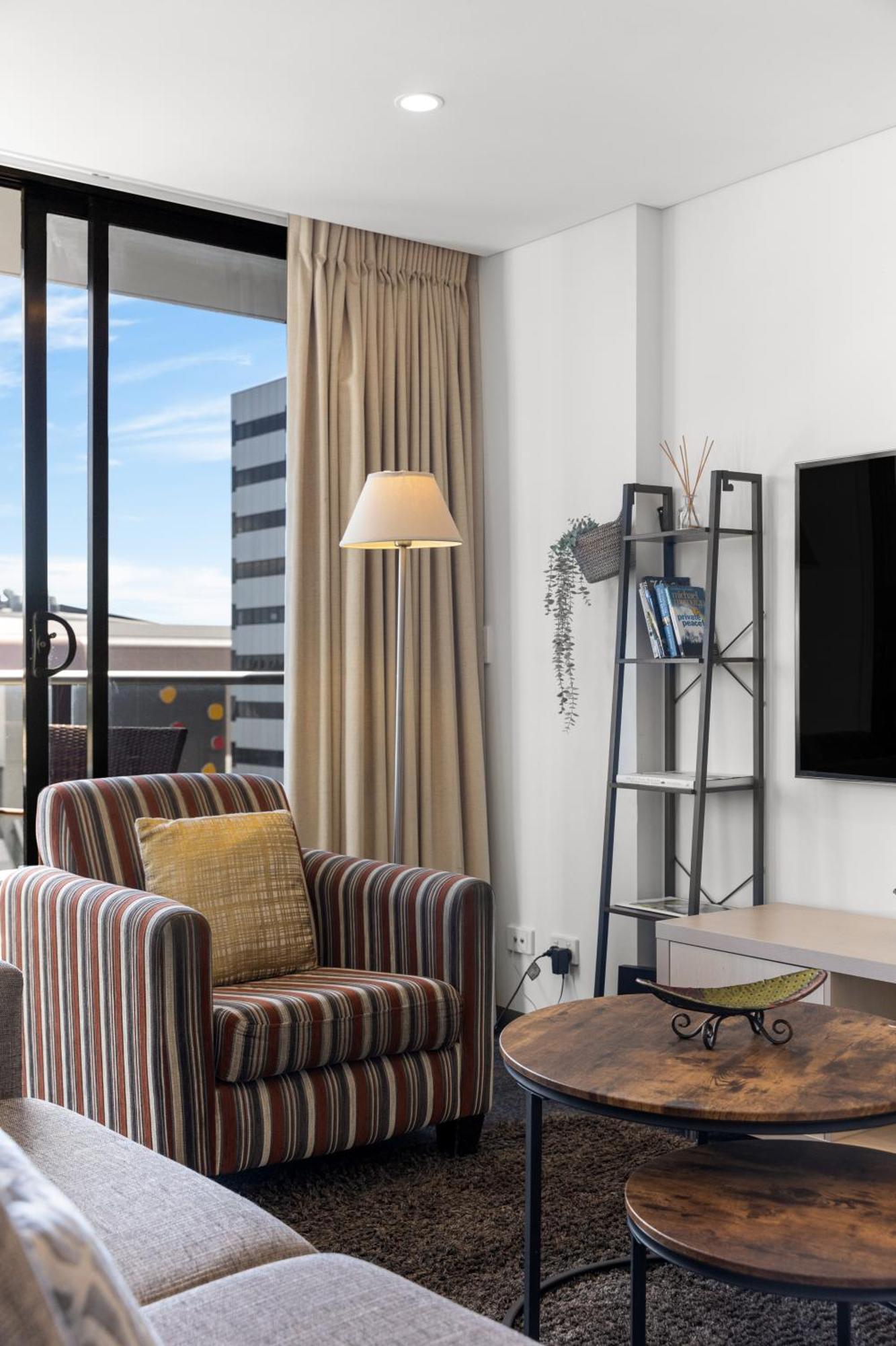 New Heights On North Terrace - 2br Cbd Views Pool Apartment Adelaide