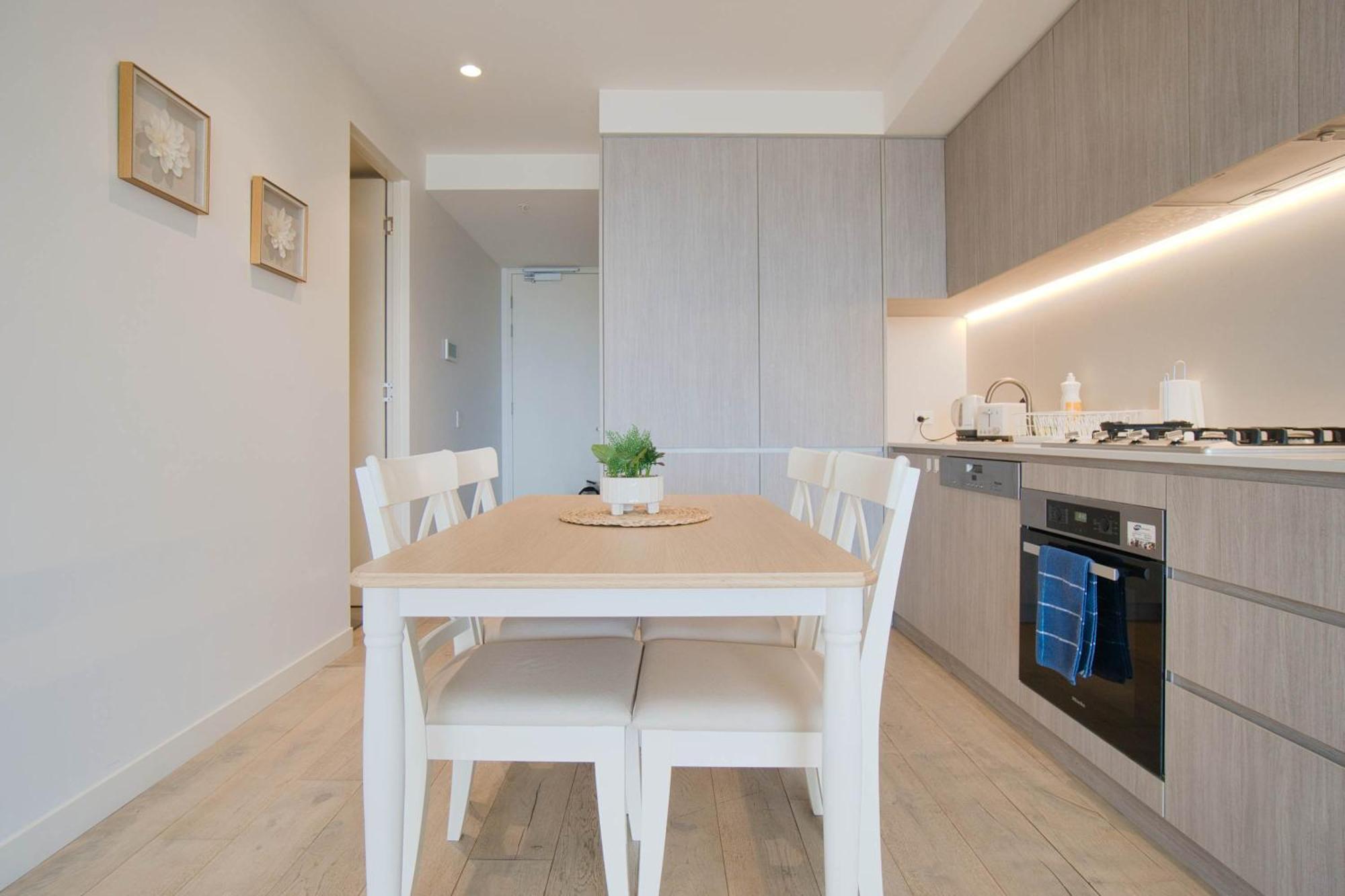 Luxury In Rundle Mall With Beautiful Views Apartment *