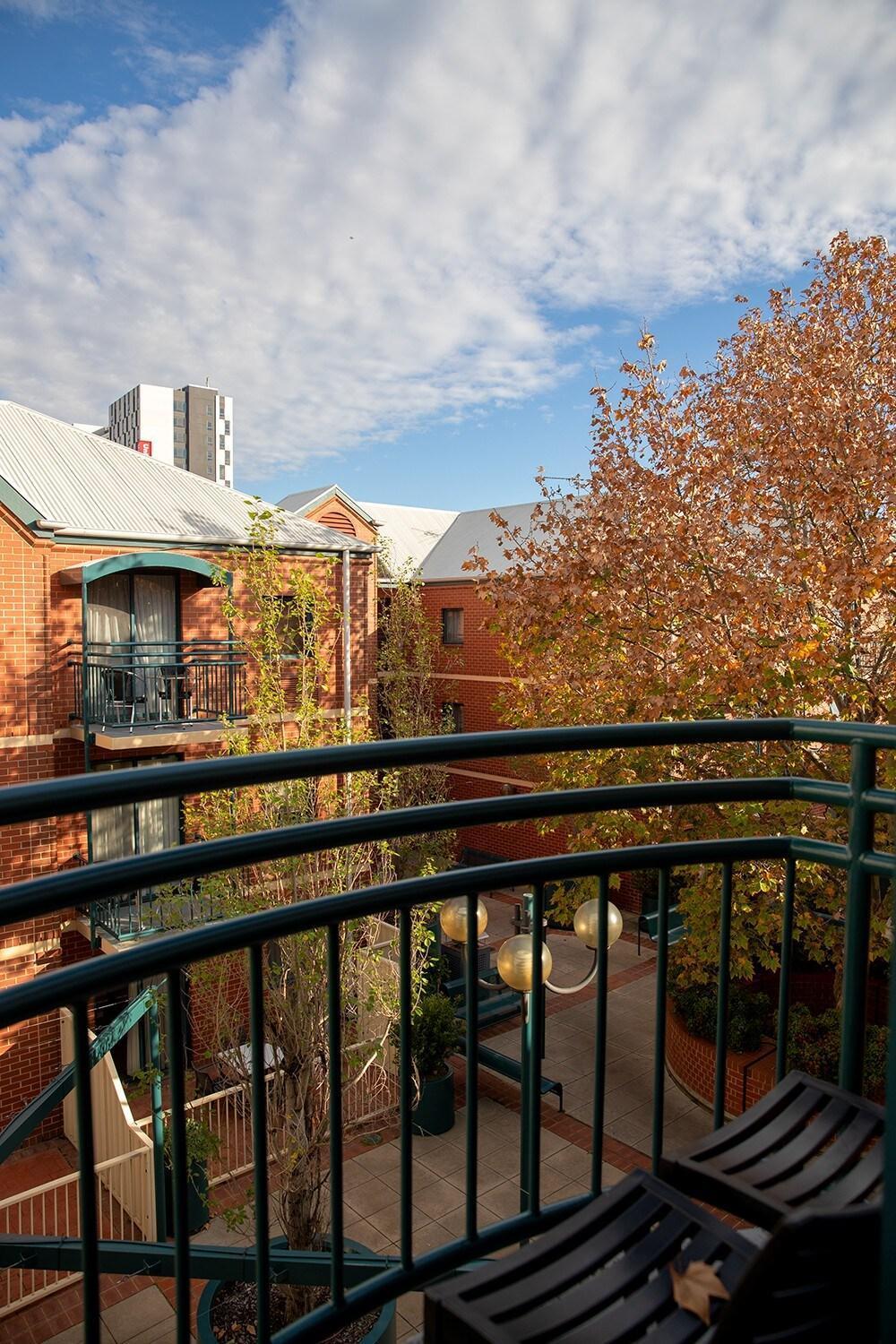 Apartment Cozy With Free Parking In Cbd Adelaide