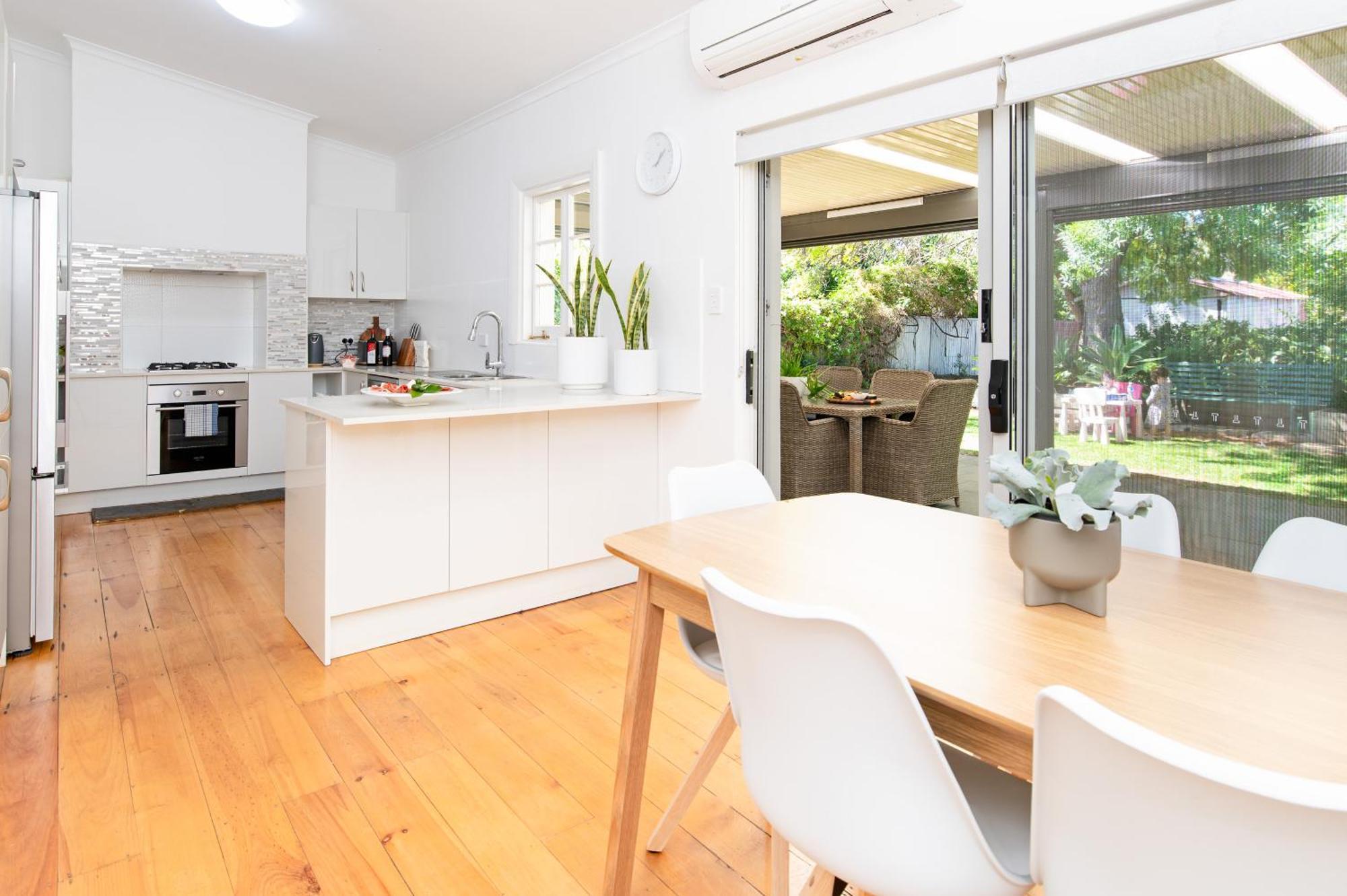 Holiday home Charming 3br Sandstone Haven
