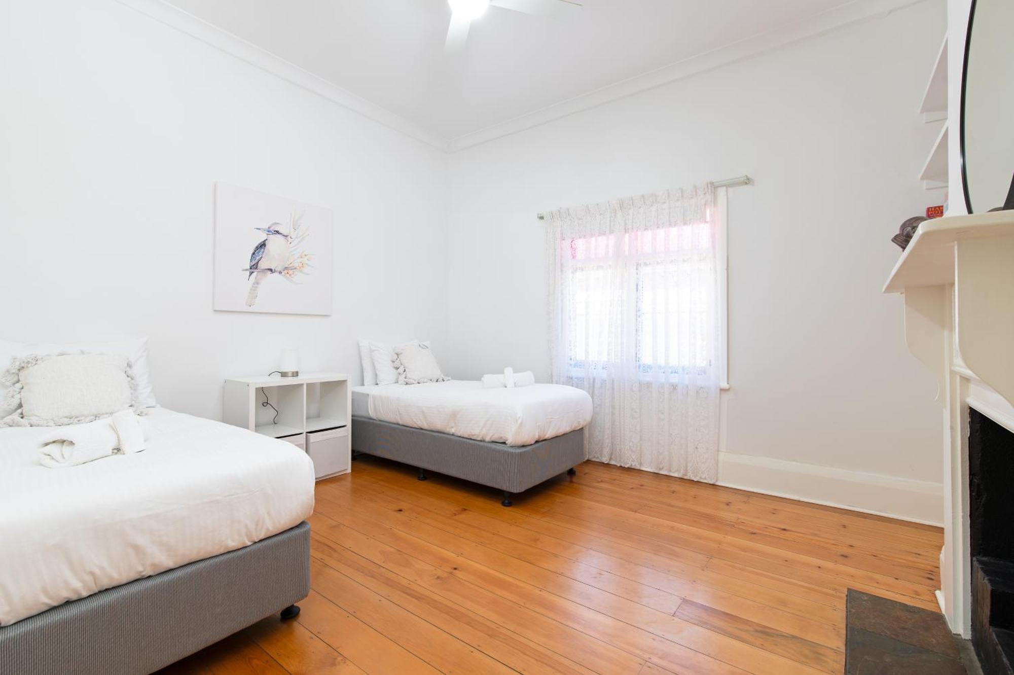 Charming 3br Sandstone Haven Holiday home Adelaide