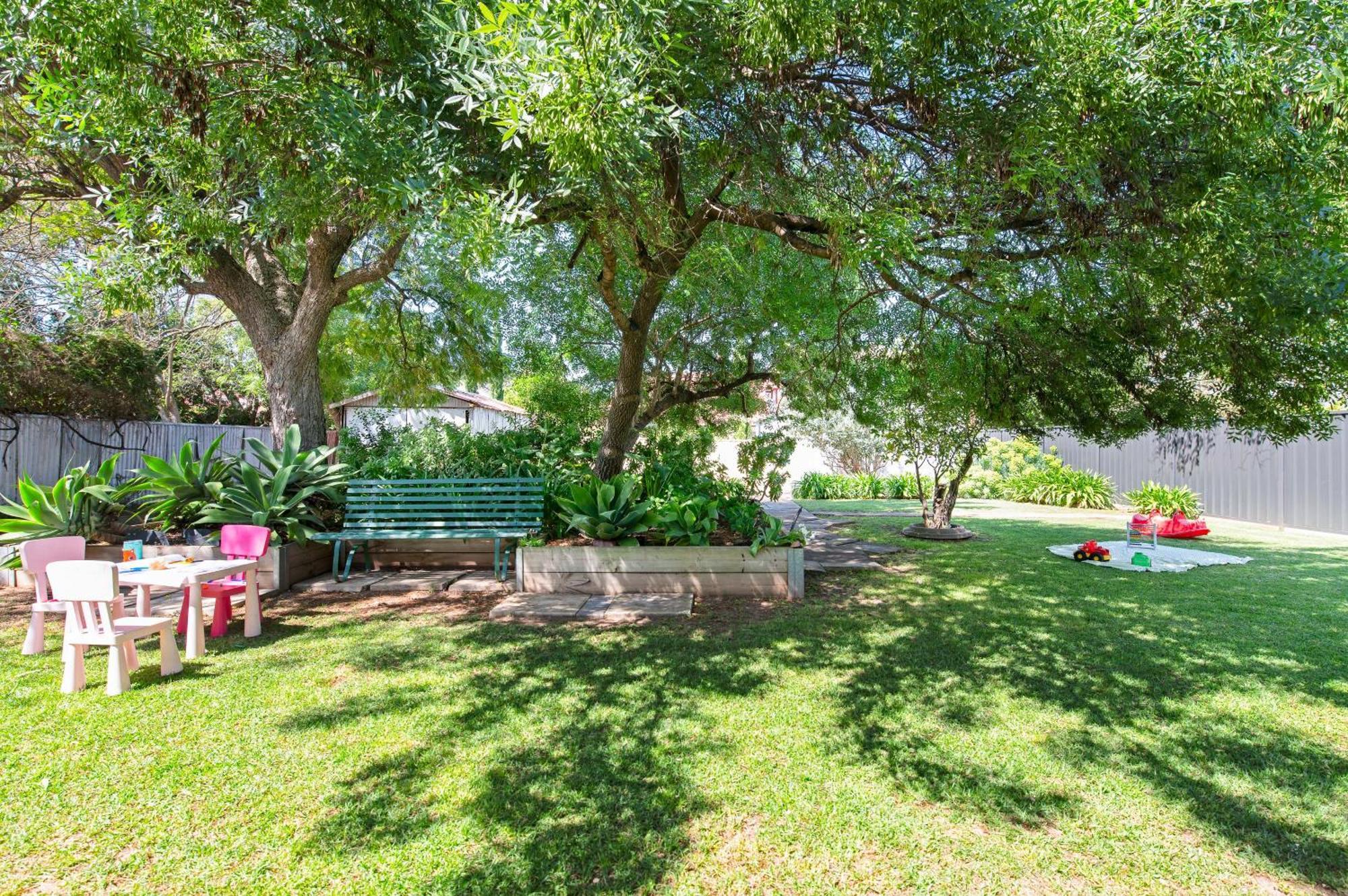 Charming 3br Sandstone Haven
