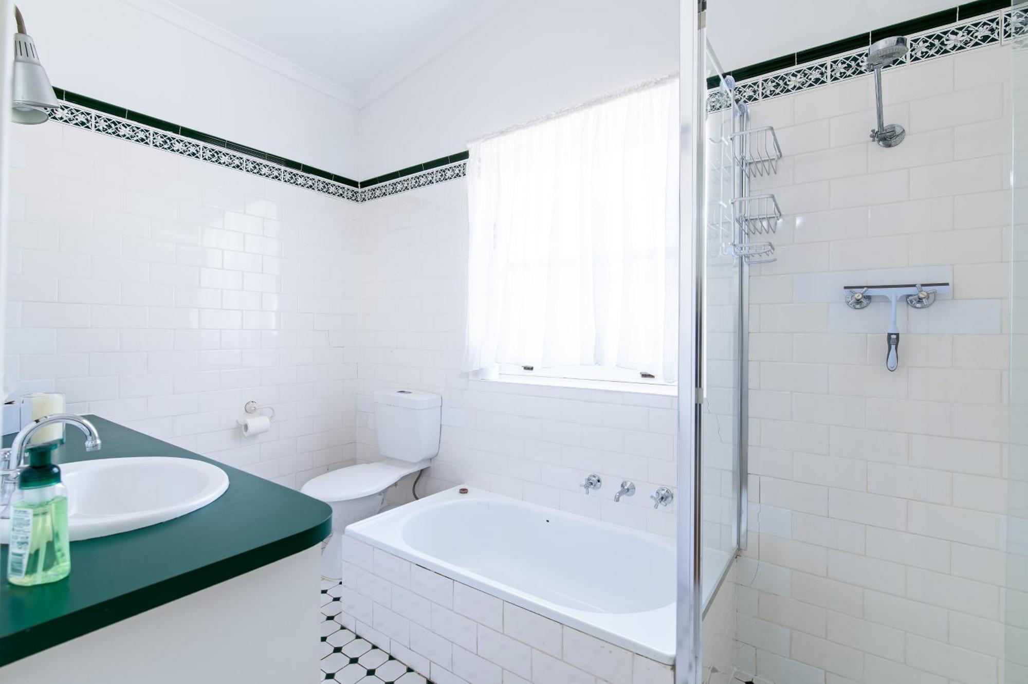 Charming 3br Sandstone Haven Holiday home Adelaide