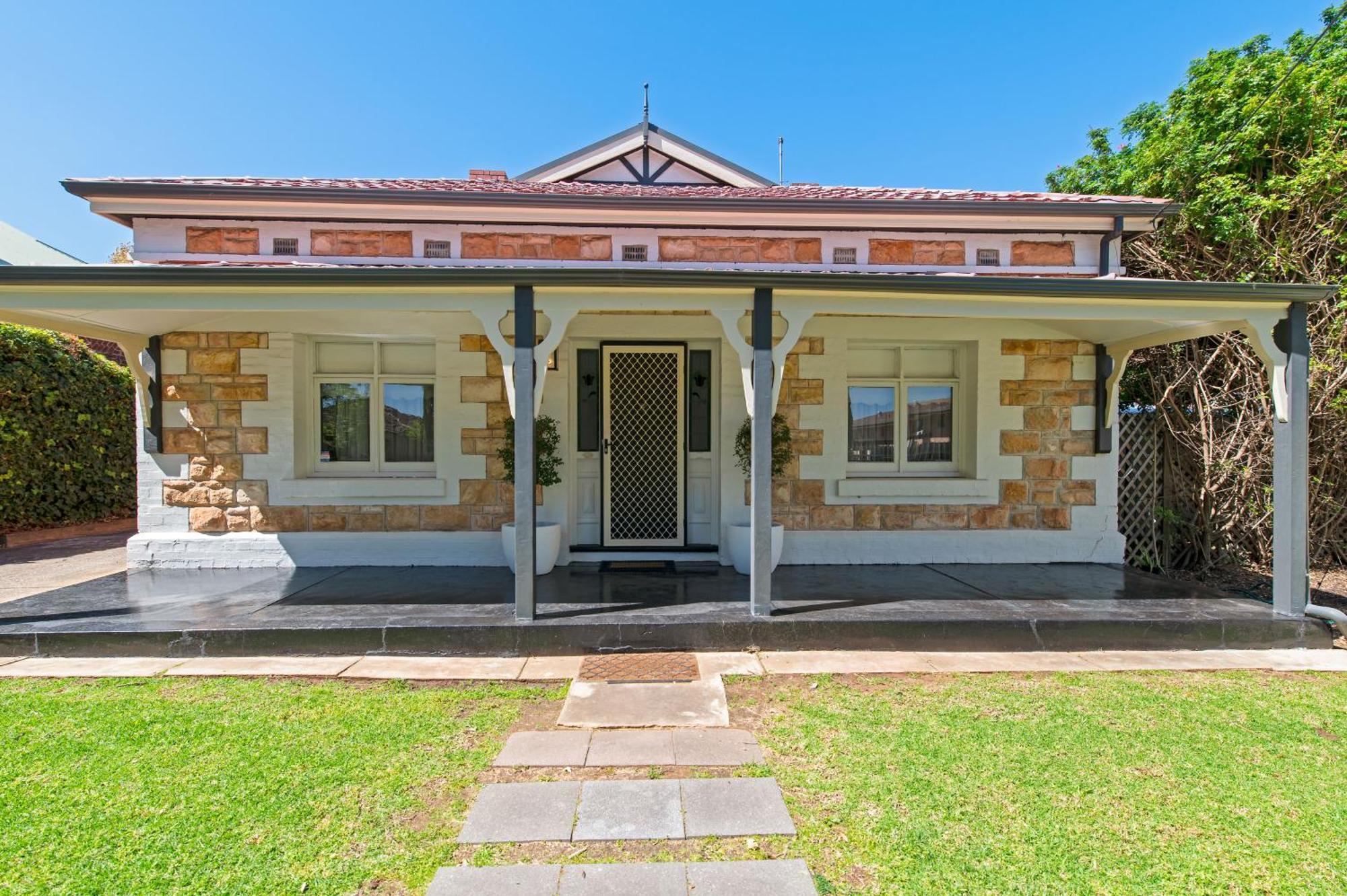 Charming 3br Sandstone Haven Holiday home Adelaide