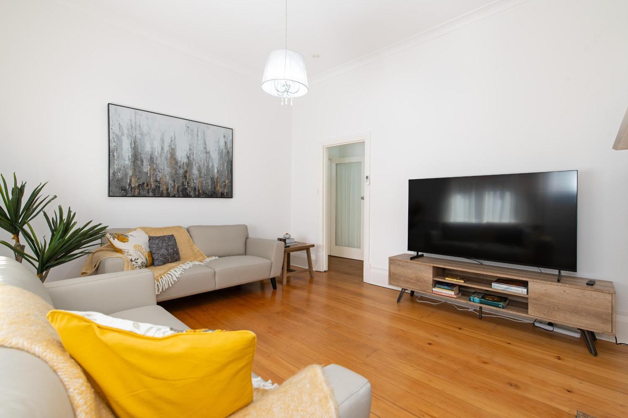 Charming 3br Sandstone Haven Holiday home