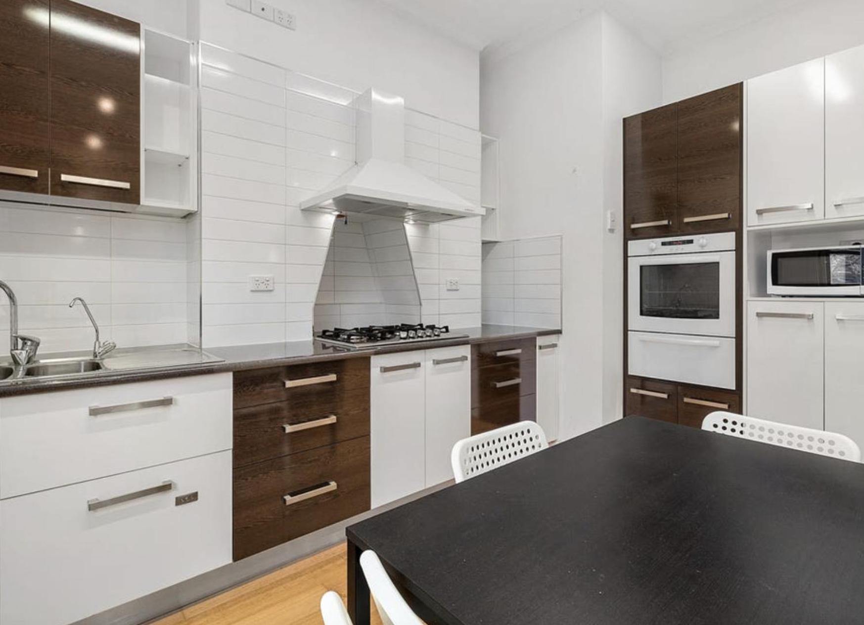 Apartment Albert's For 4 Off Hutt Street- One Queen Bed And 2 Single Beds Adelaide
