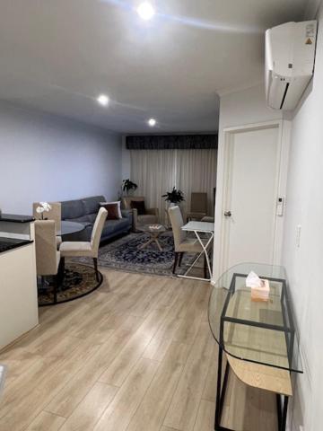 Cbd - 3br, 2bath & Carpark Apartment
