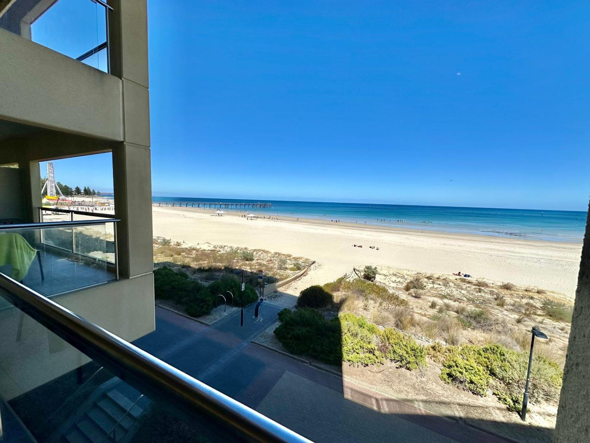 Absolute Beachfront At The Pier Glenelg *