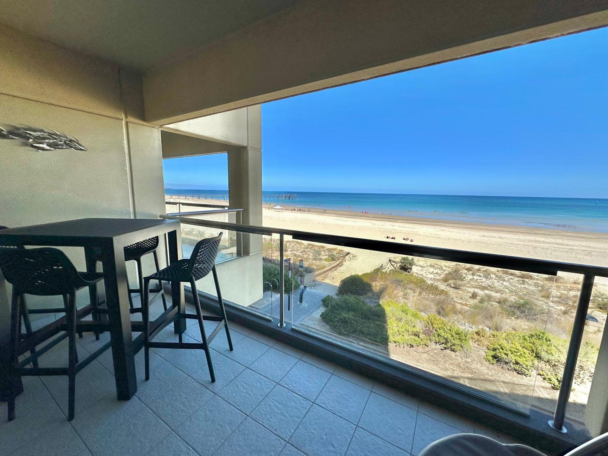 Apartment Absolute Beachfront At The Pier Glenelg