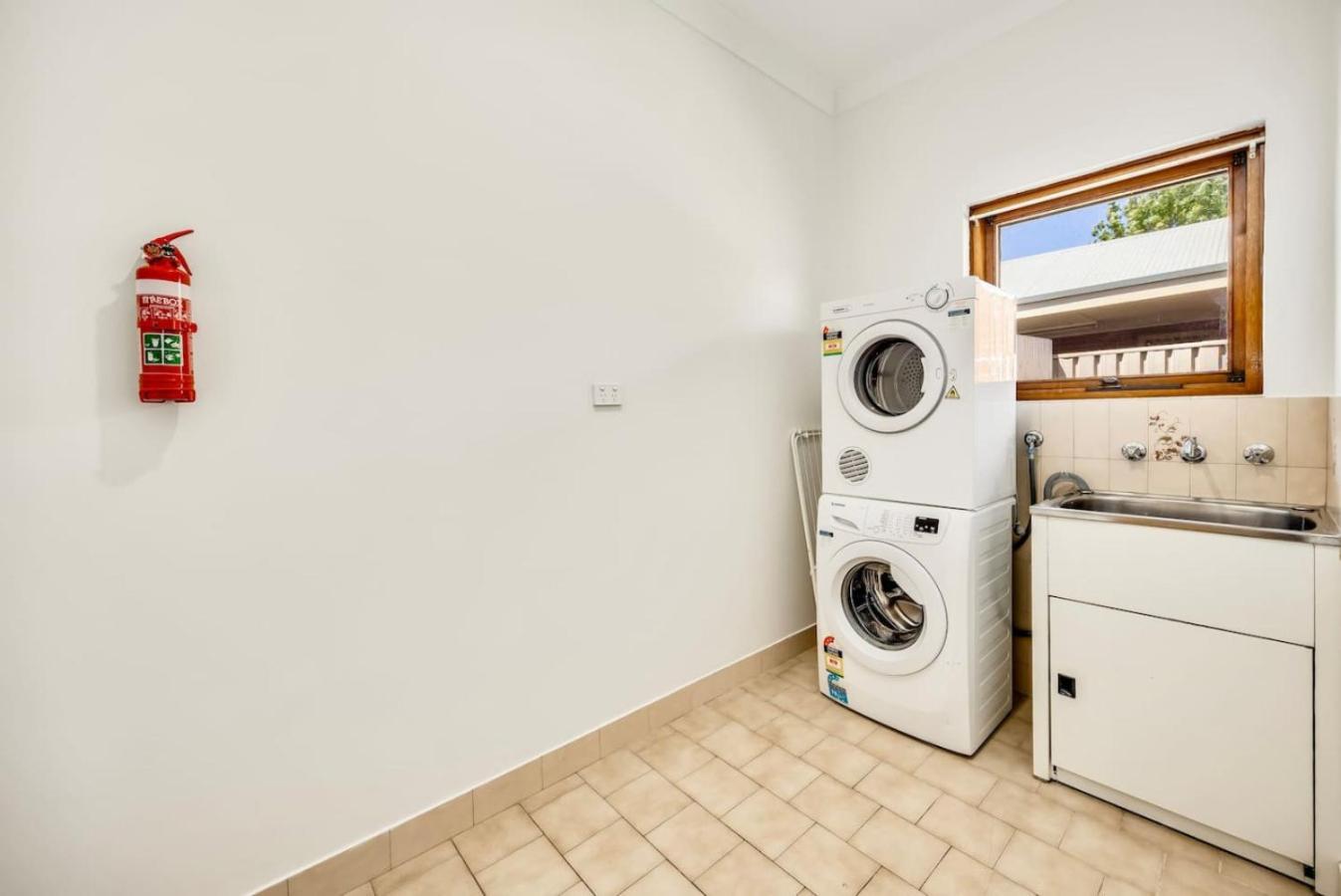 Comfortable & Convenient Family Holiday home Adelaide
