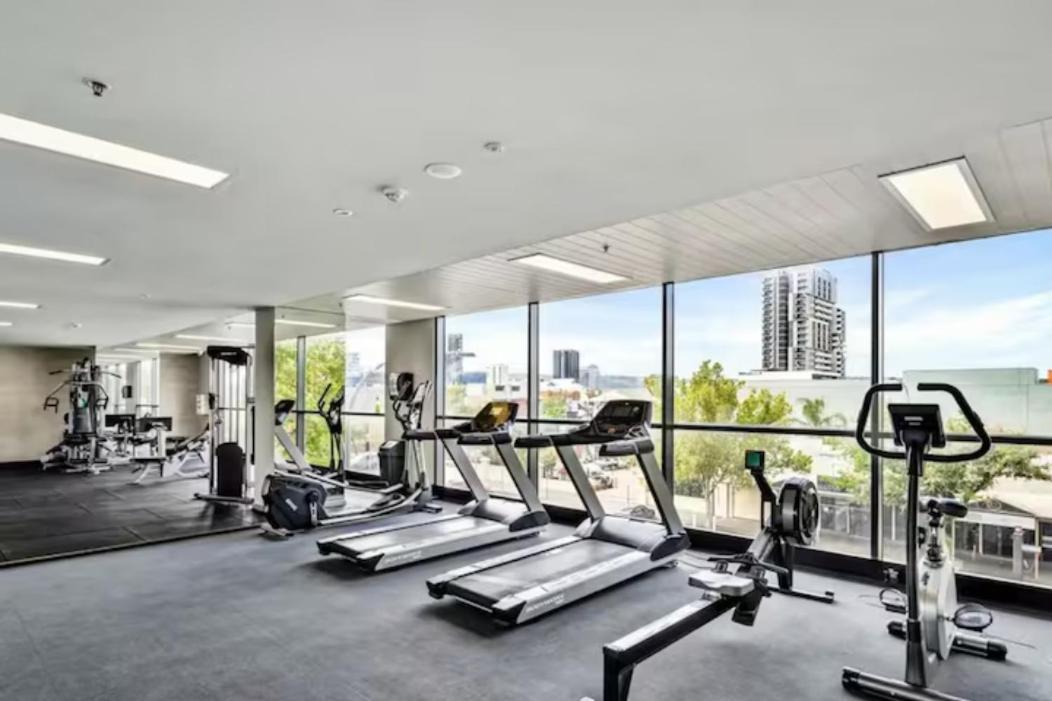 Oasis: Parking, Pool, Gym, Cinema, Inc. Apartment *
