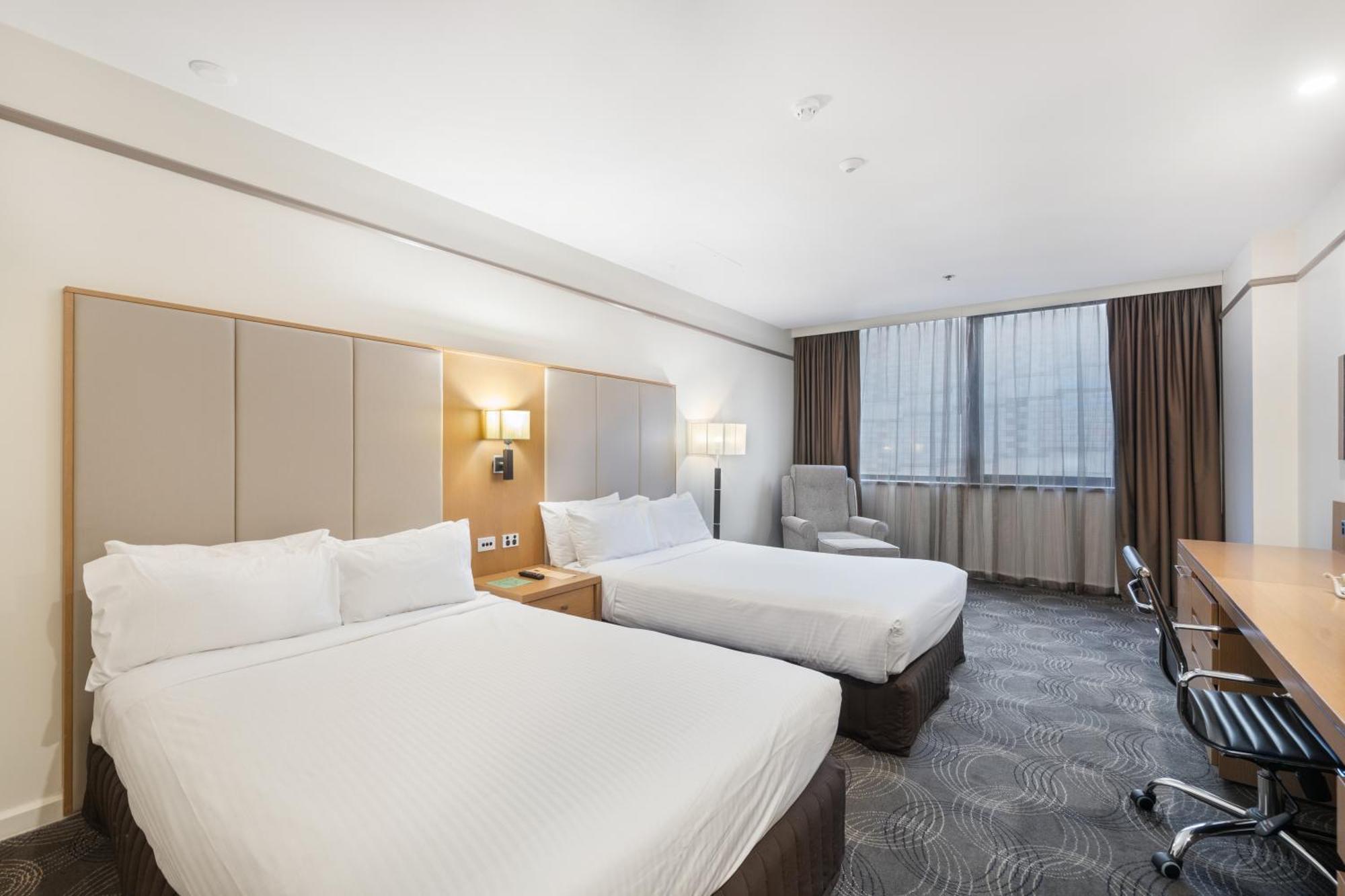 Stamford Plaza 5*