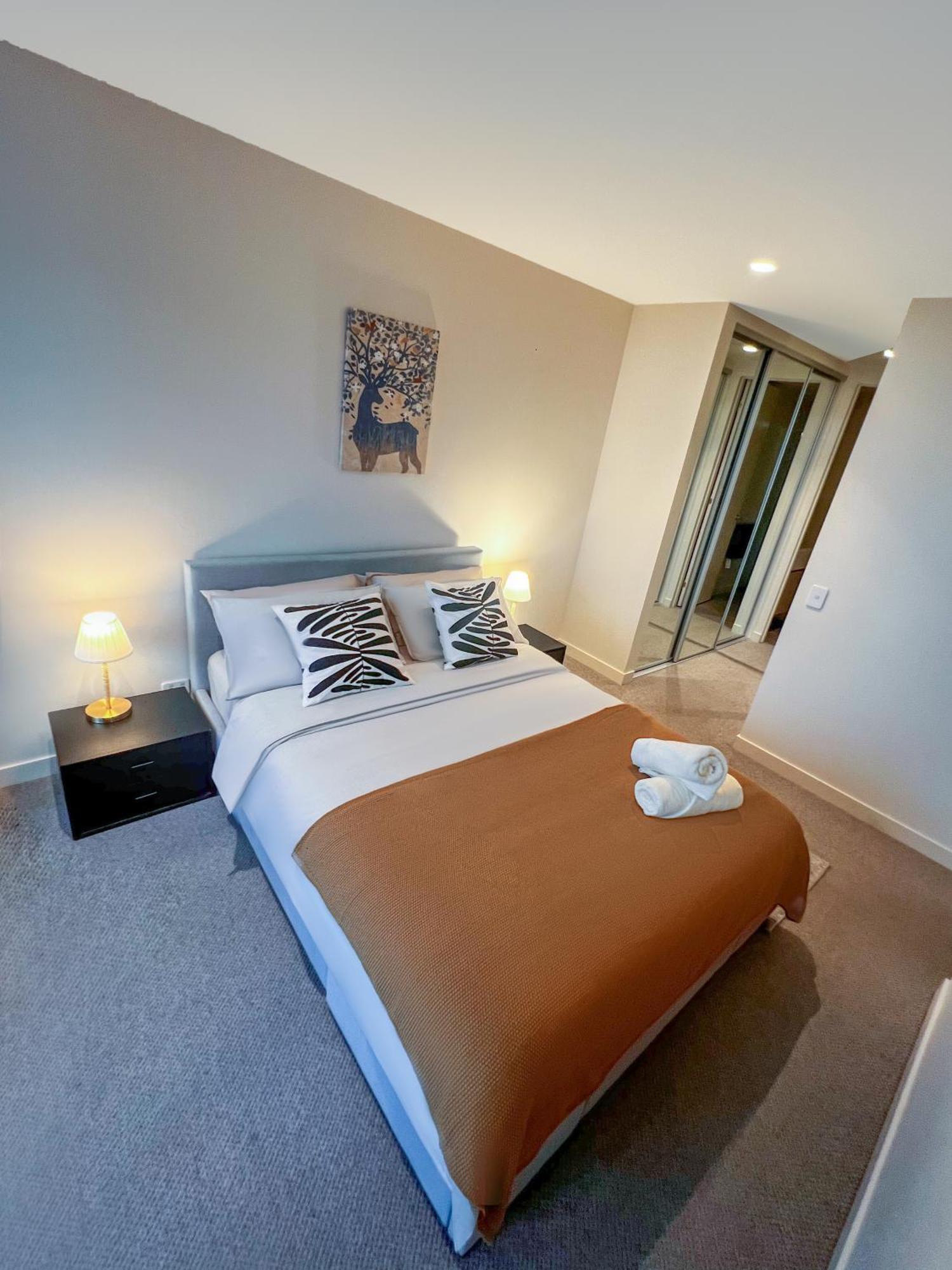 Cbd Realm Stylish 2b2b With Parking Apartment