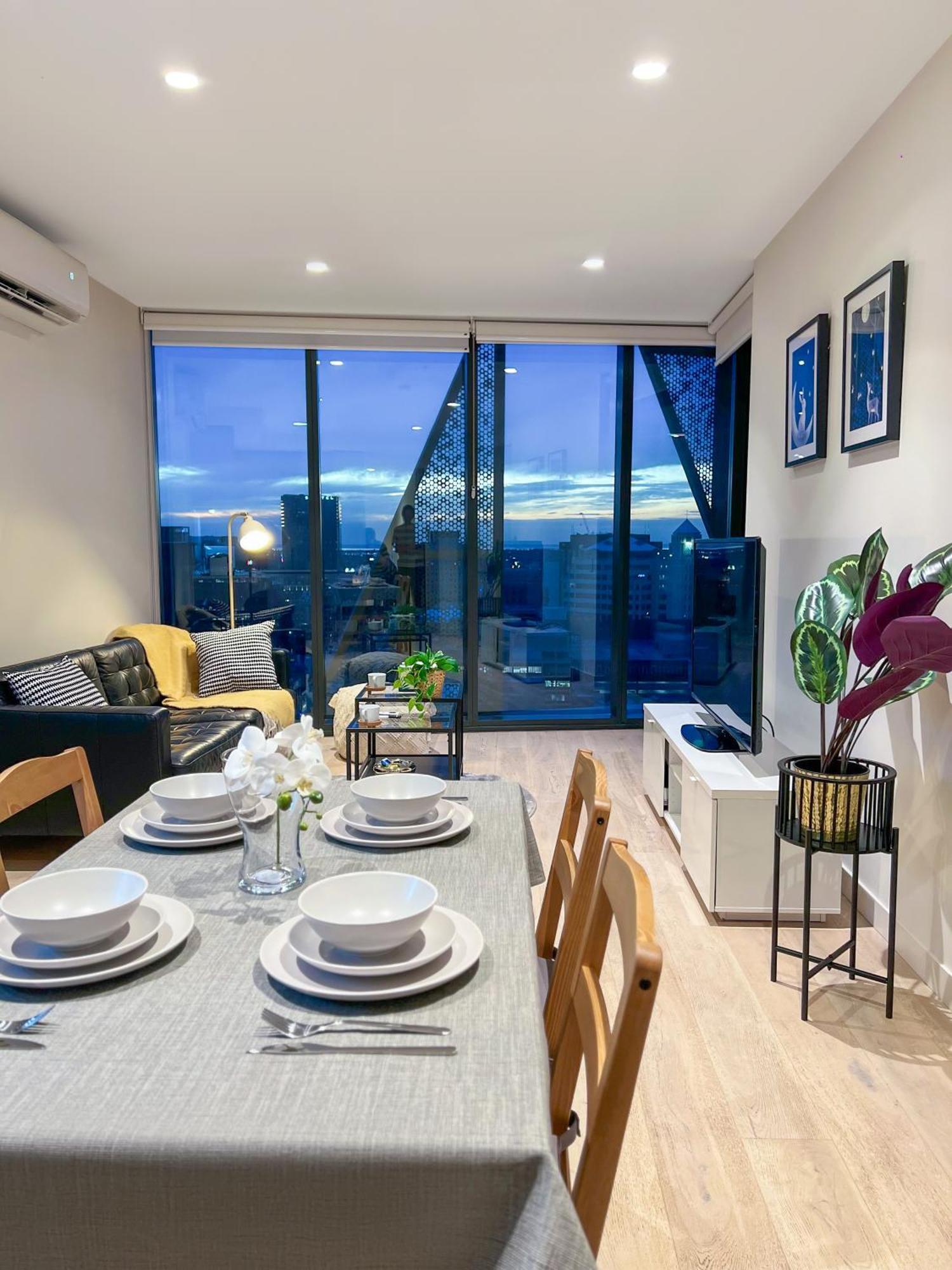 Cbd Realm Stylish 2b2b With Parking Apartment