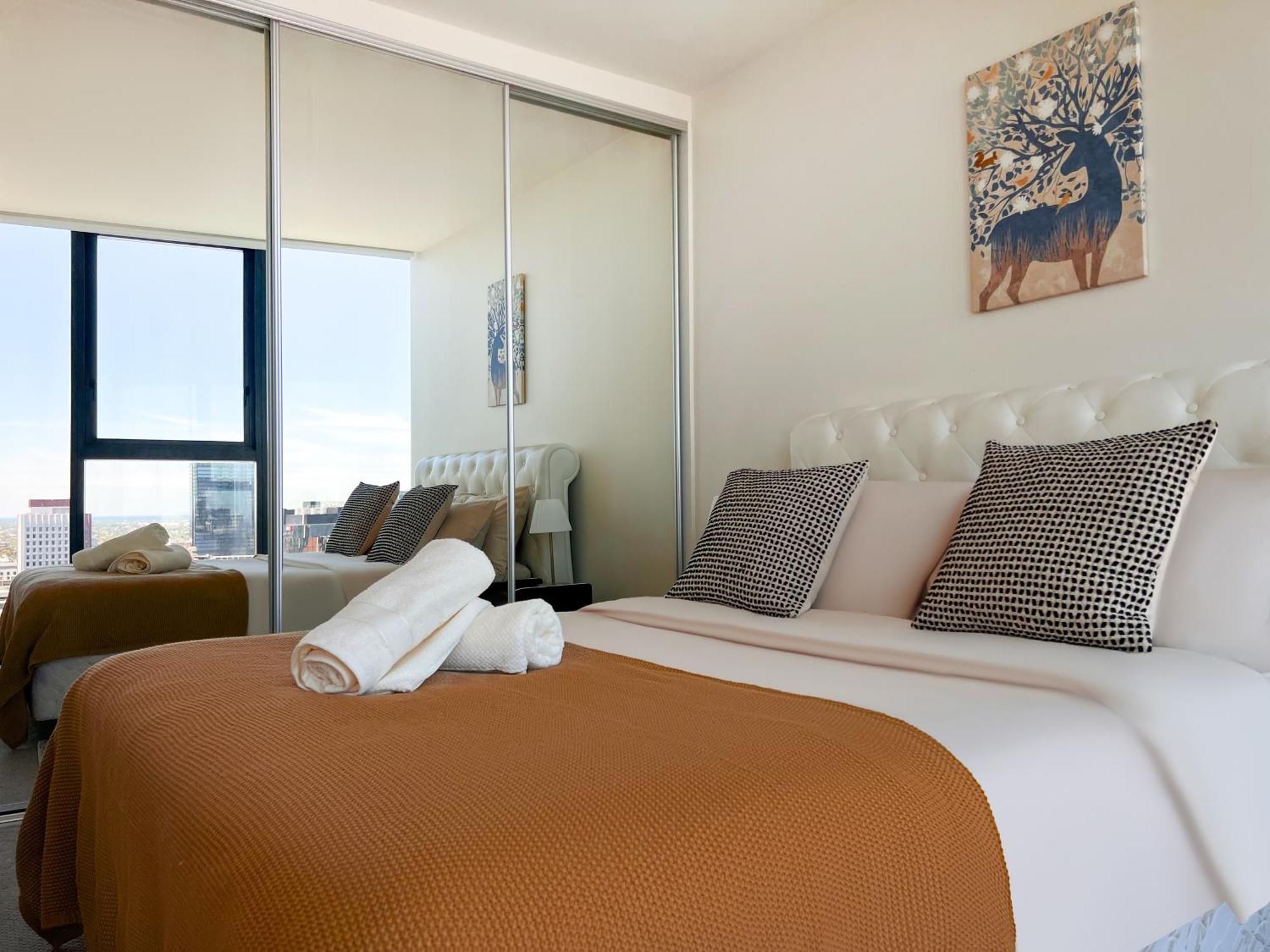 Cbd Realm Stylish 2b2b With Parking Apartment