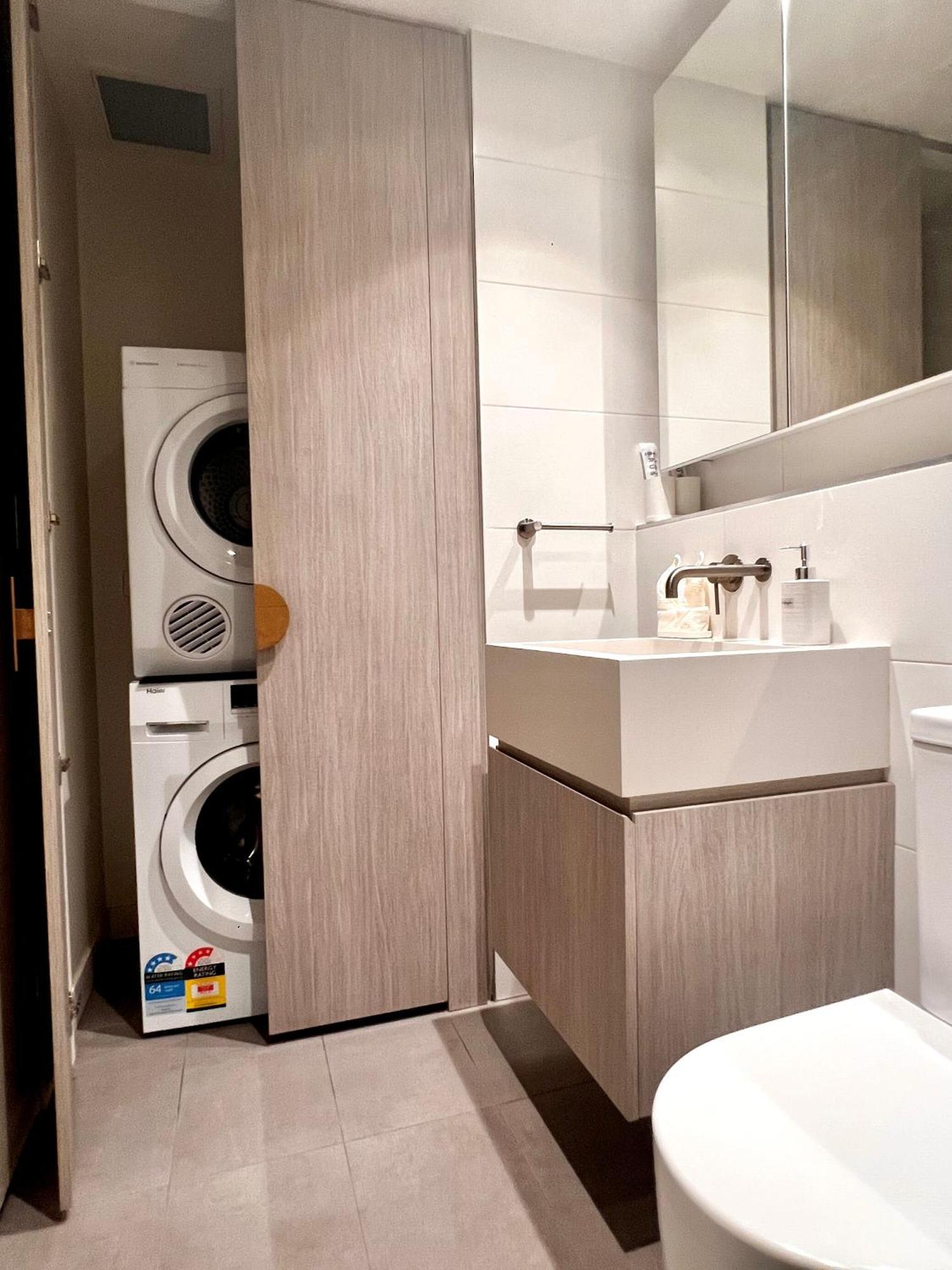 Cbd Realm Stylish 2b2b With Parking Apartment *