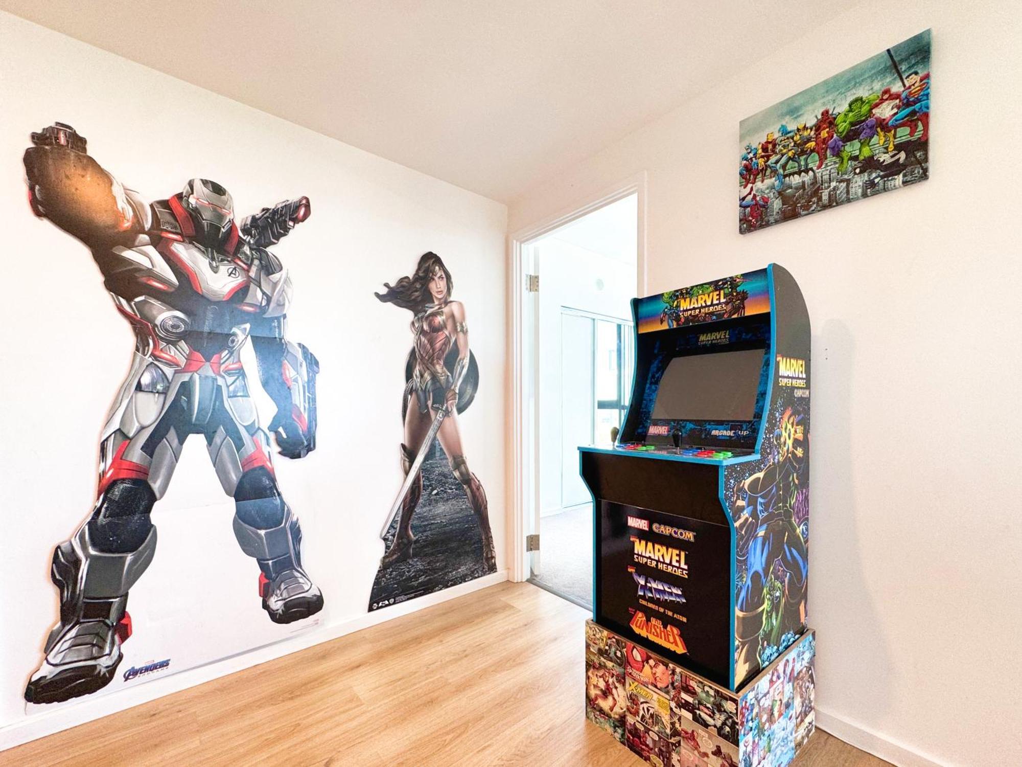 Apartment Dc Vs Marvel Theme Ft Arcade Machine Pool Gym Sauna Bbq