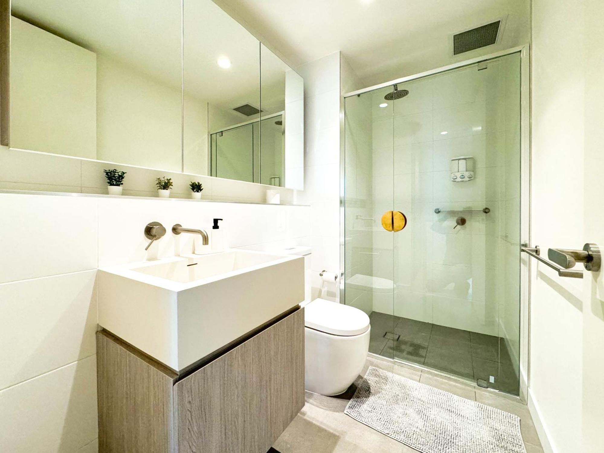 Chic Living: 1-br Overlooking Rundle Mall Adelaide