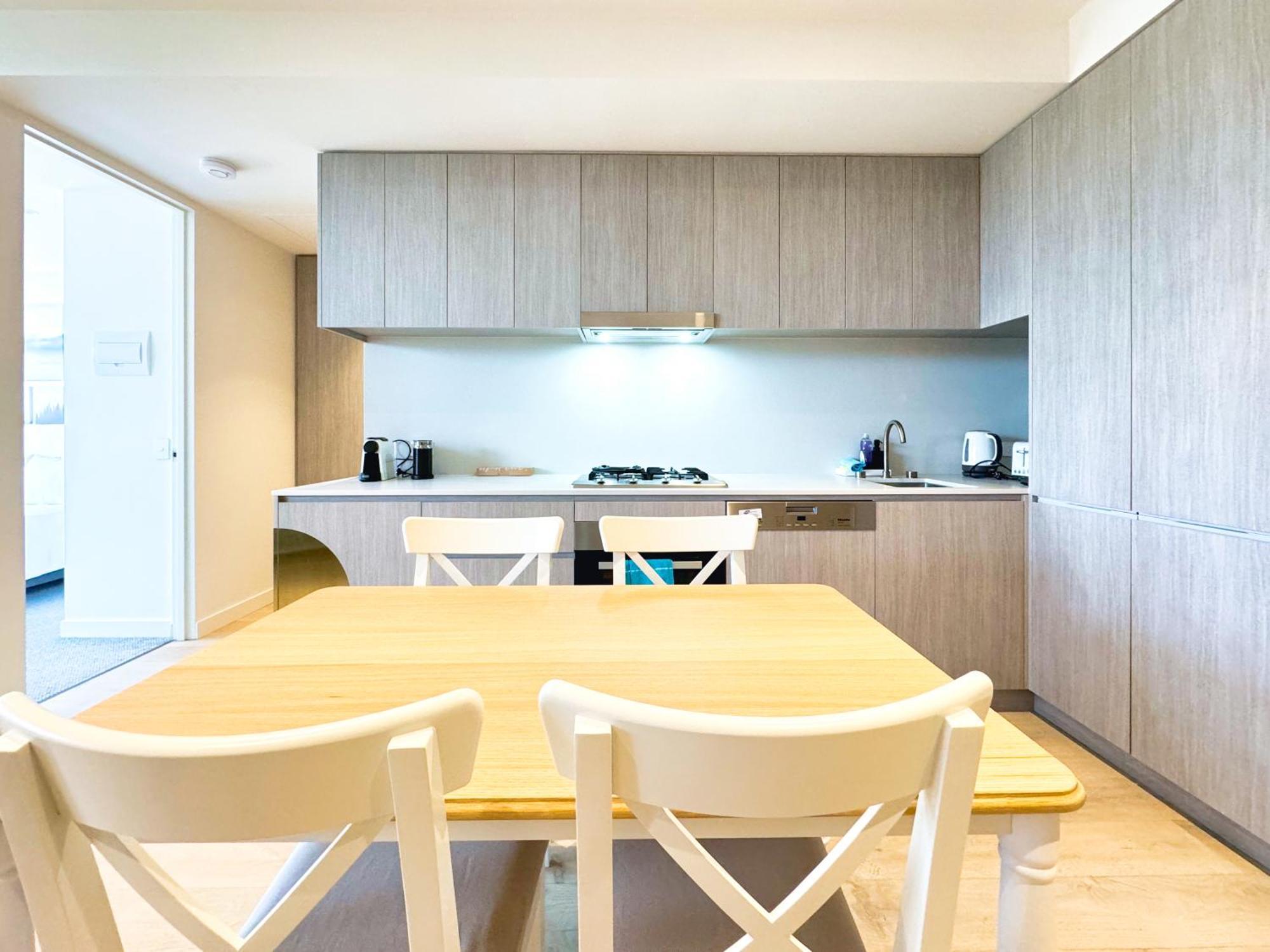 Apartment Chic Living: 1-br Overlooking Rundle Mall *