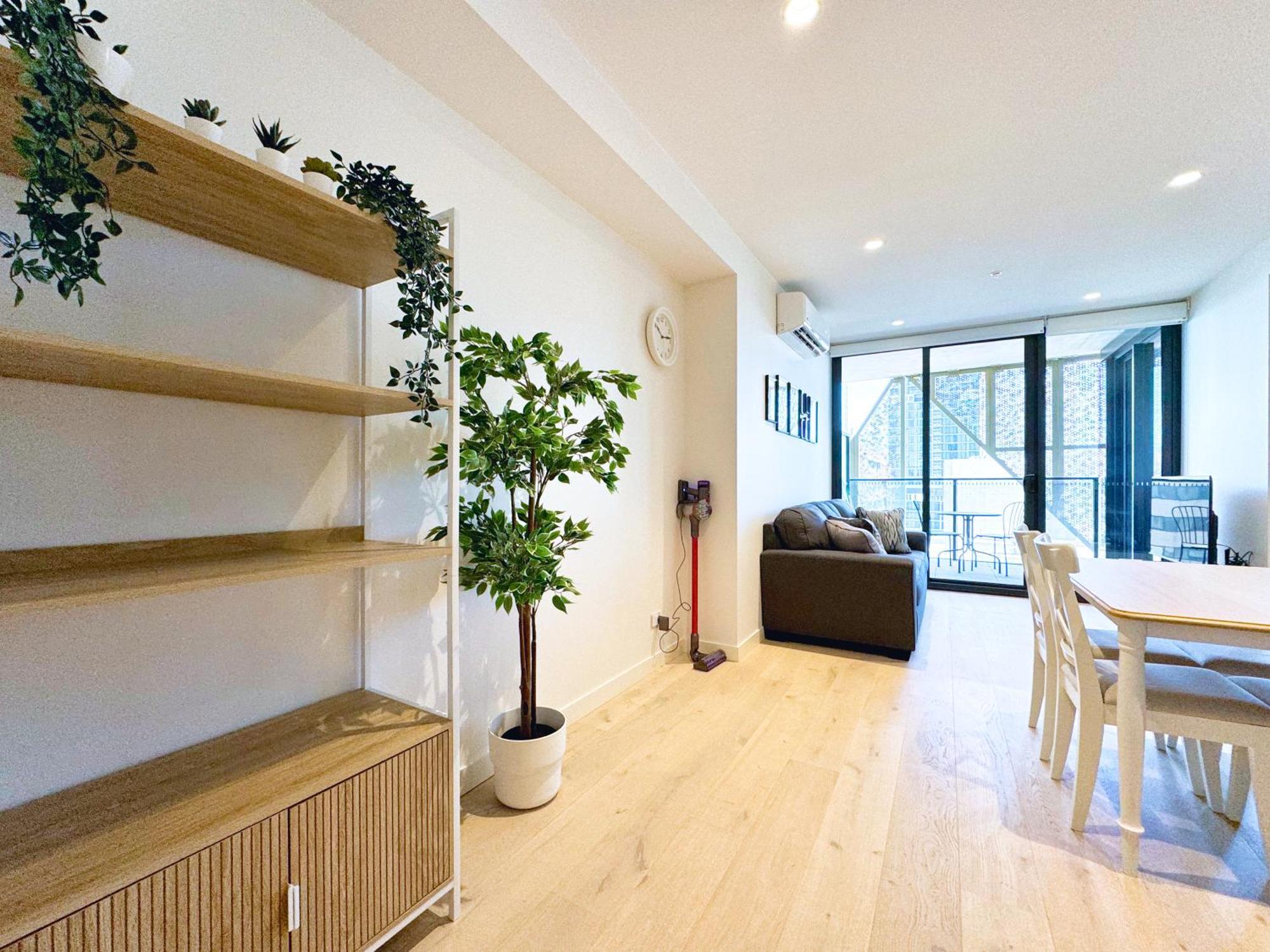 Chic Living: 1-br Overlooking Rundle Mall Apartment Adelaide