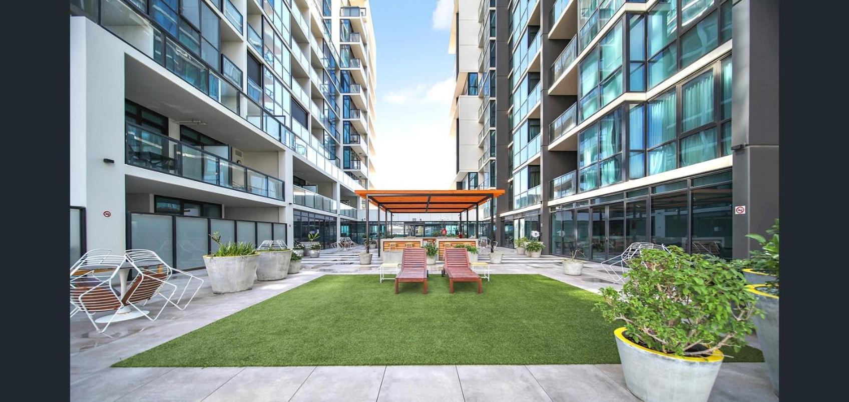 Cbd Luxury Apartment