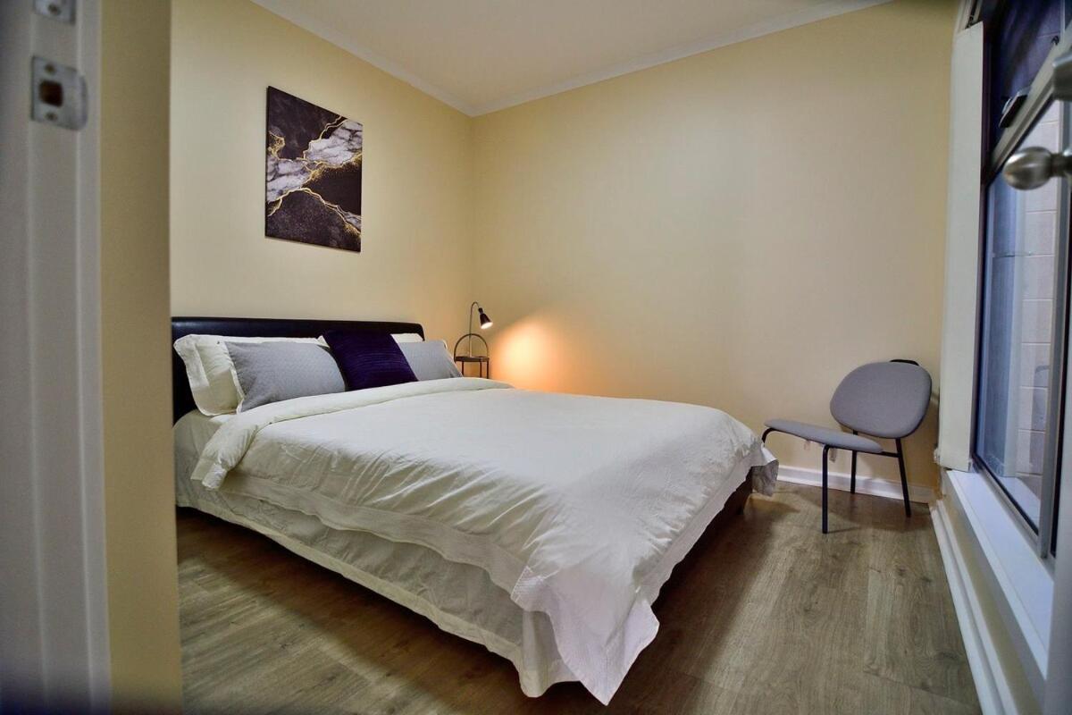 Holiday home 3-bedroom Townhouse In Heart Of With Parking *