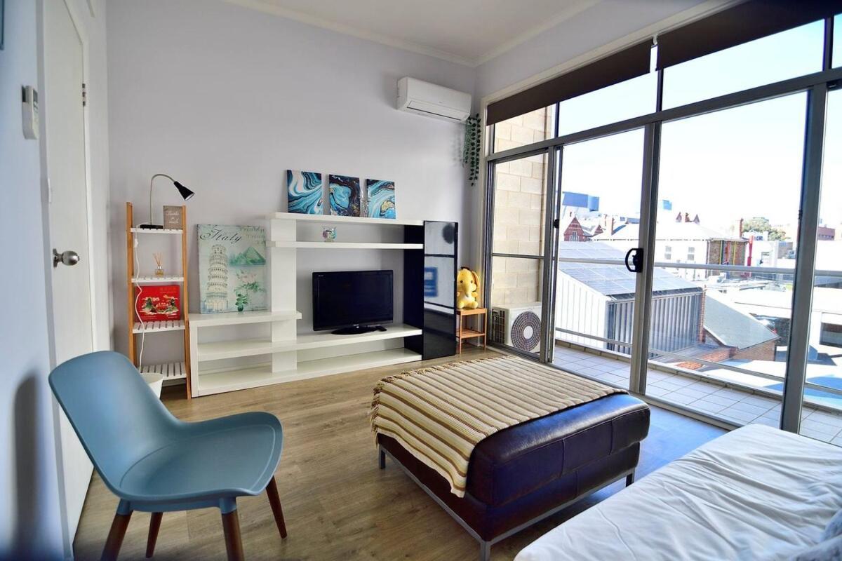 3-bedroom Townhouse In Heart Of With Parking Holiday home *