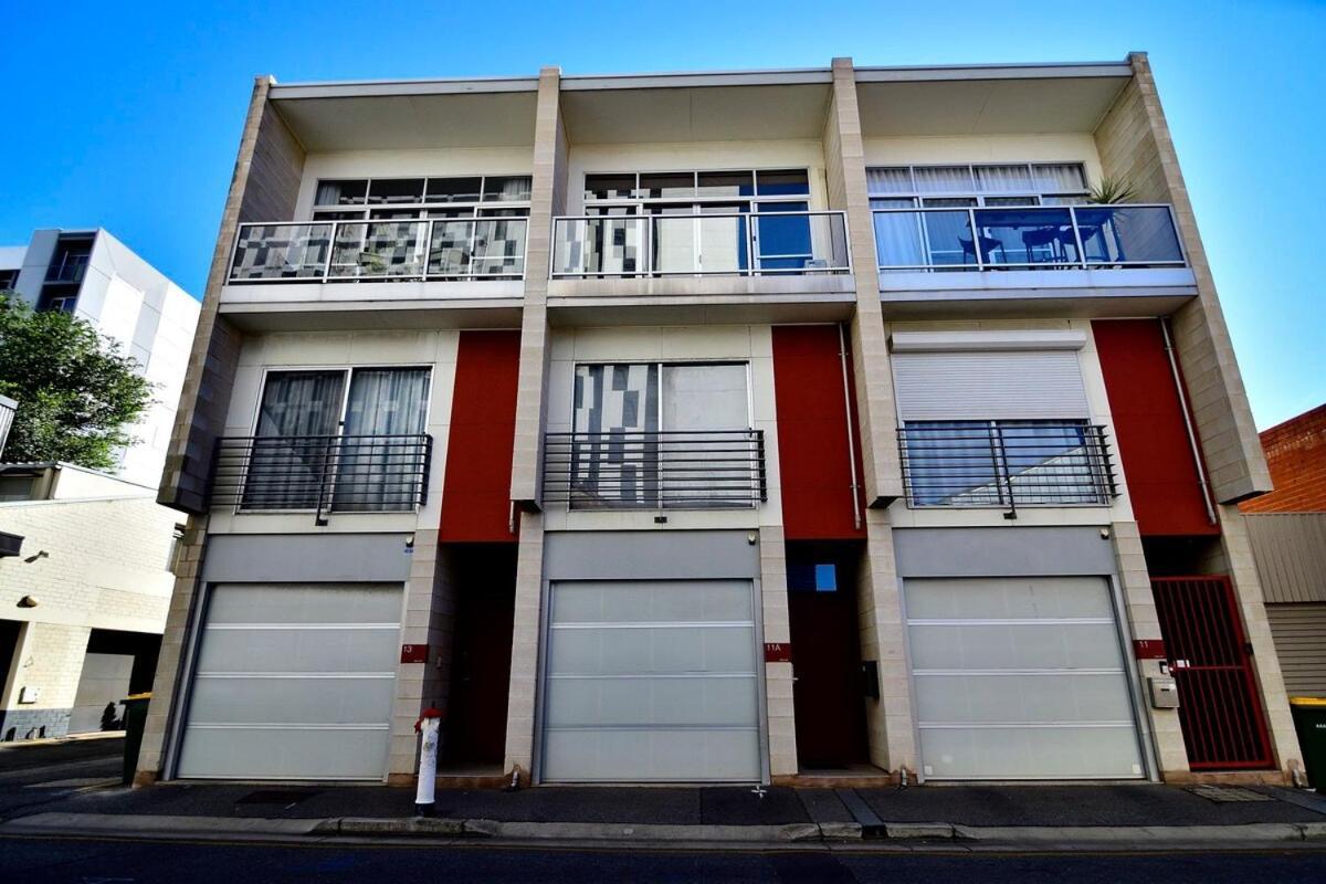 Holiday home 3-bedroom Townhouse In Heart Of With Parking Adelaide