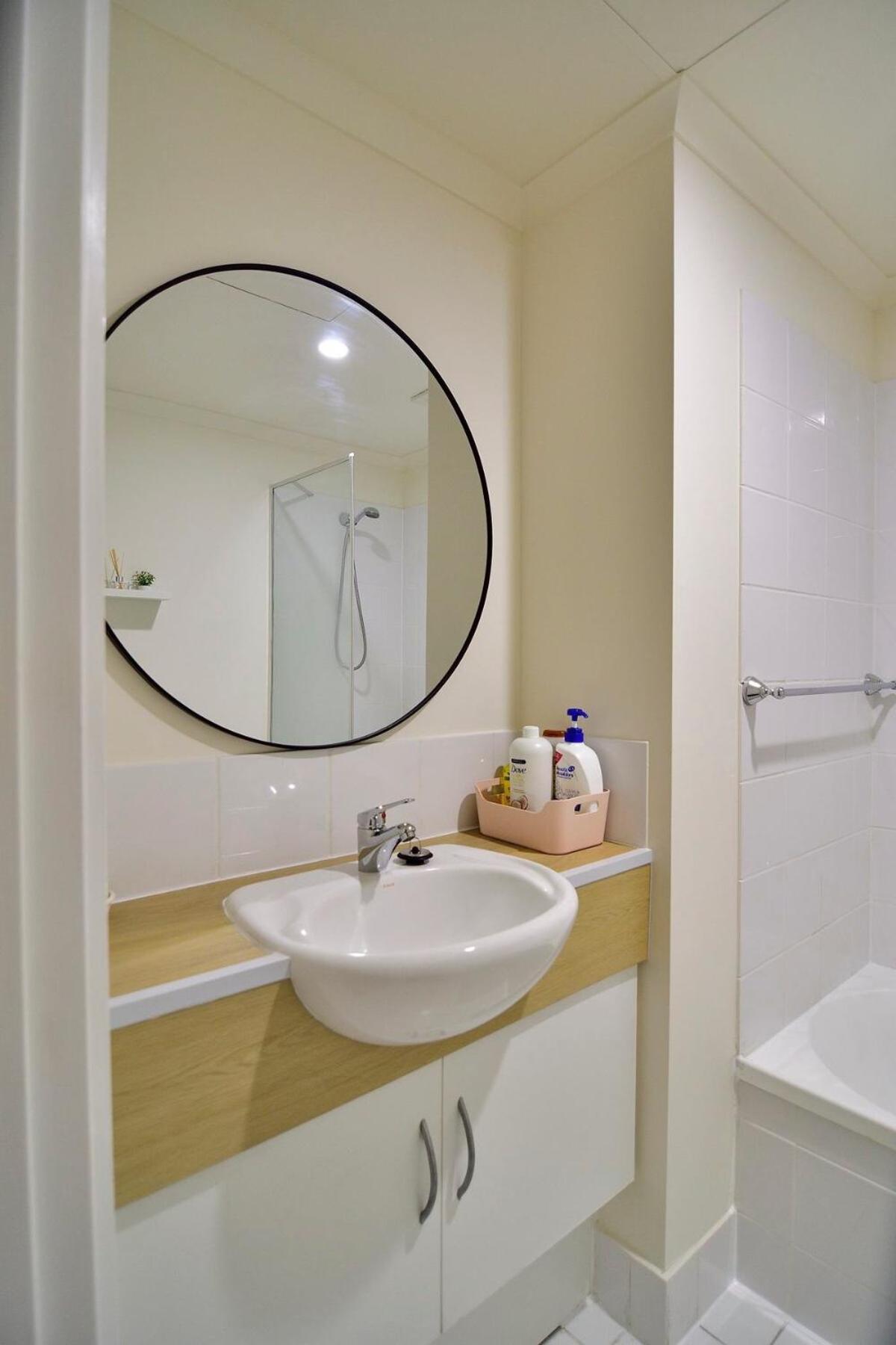 3-bedroom Townhouse In Heart Of With Parking Adelaide