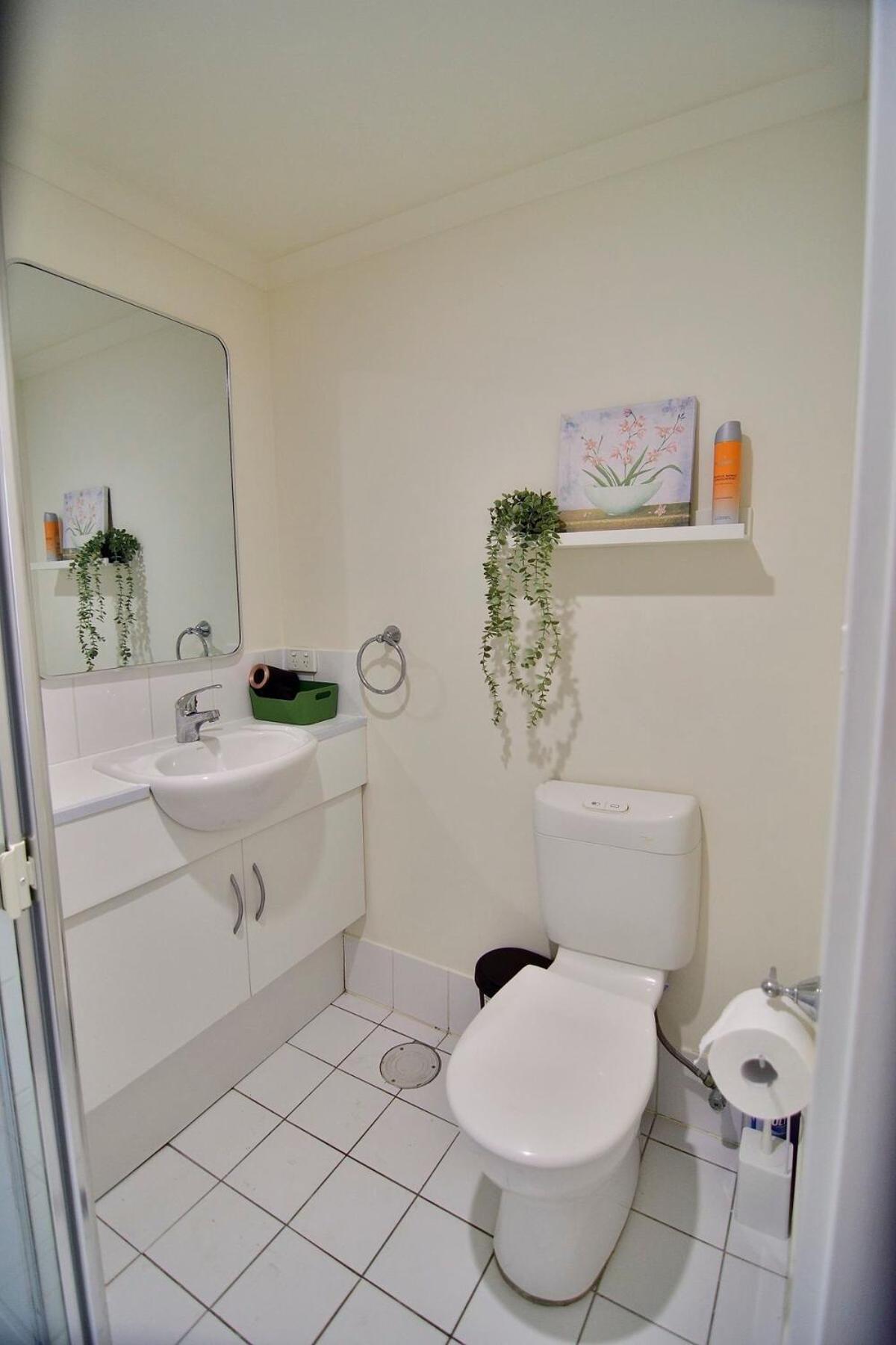 3-bedroom Townhouse In Heart Of With Parking