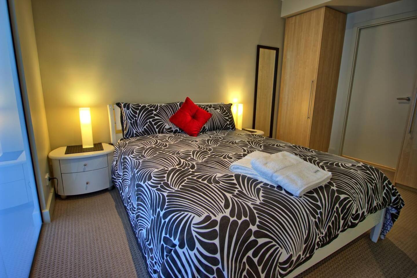 Pier 216 Apartment *
