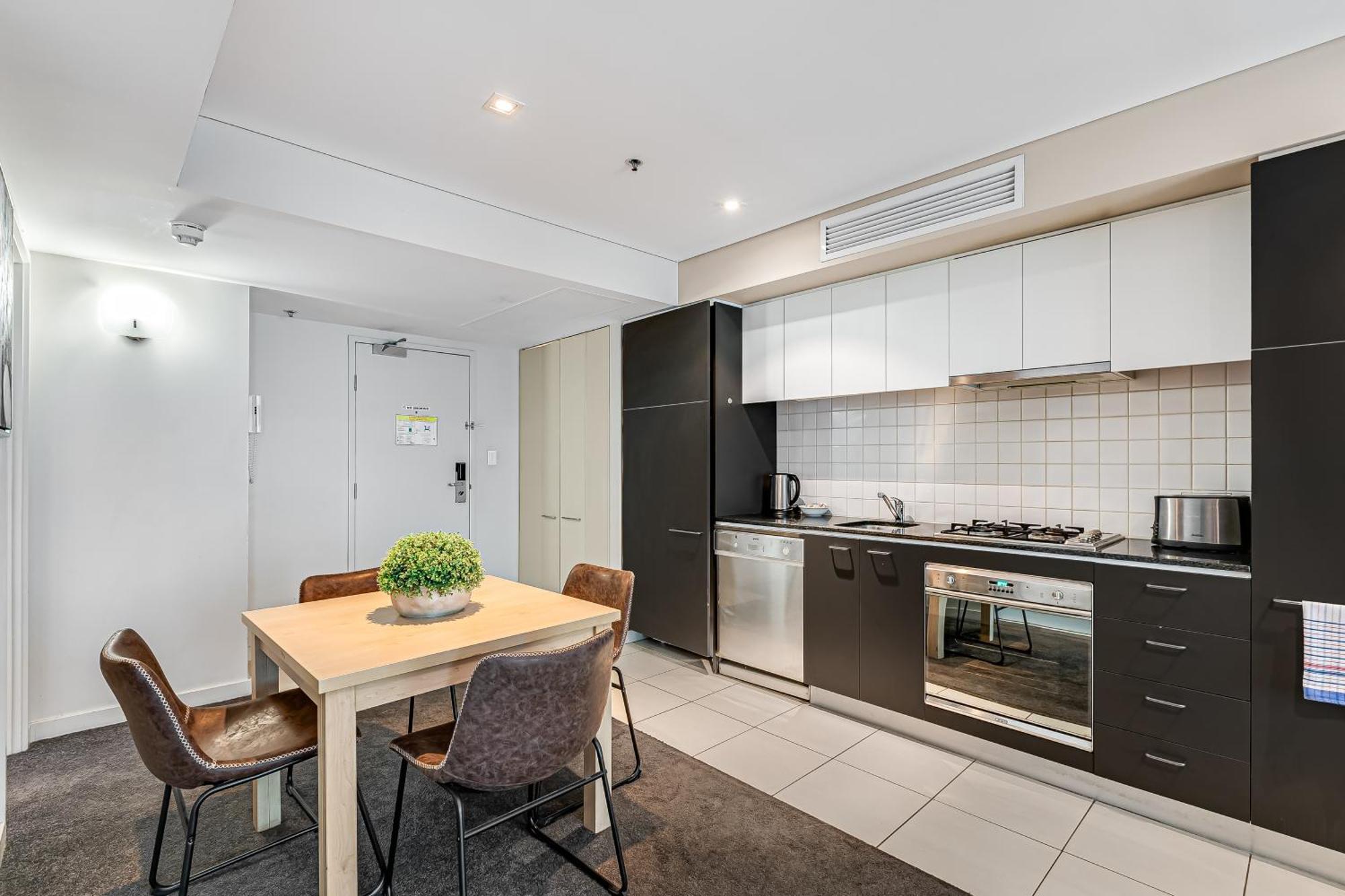 Swainson At Embassy Apartment