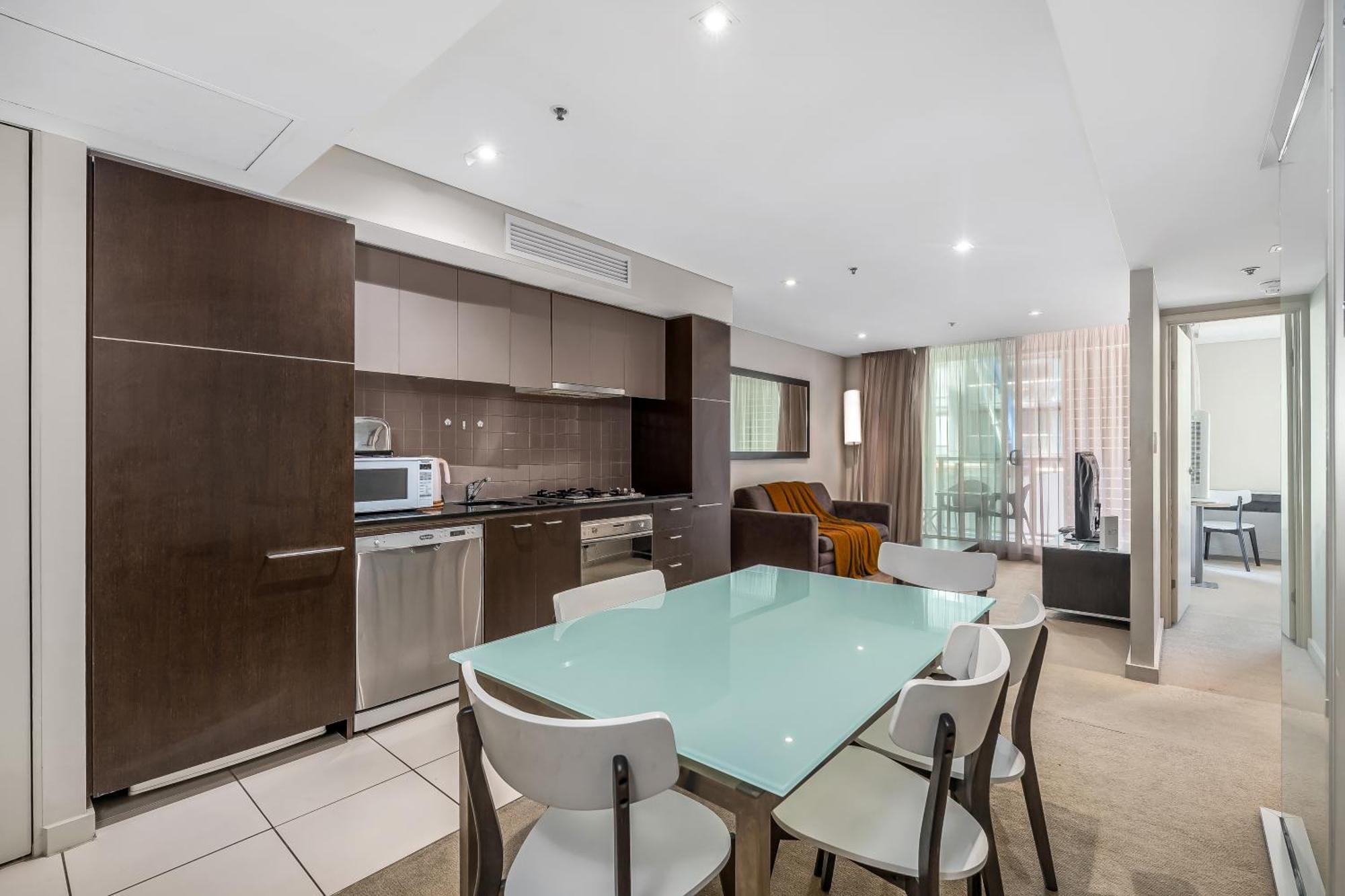 Swainson At Embassy Apartment *