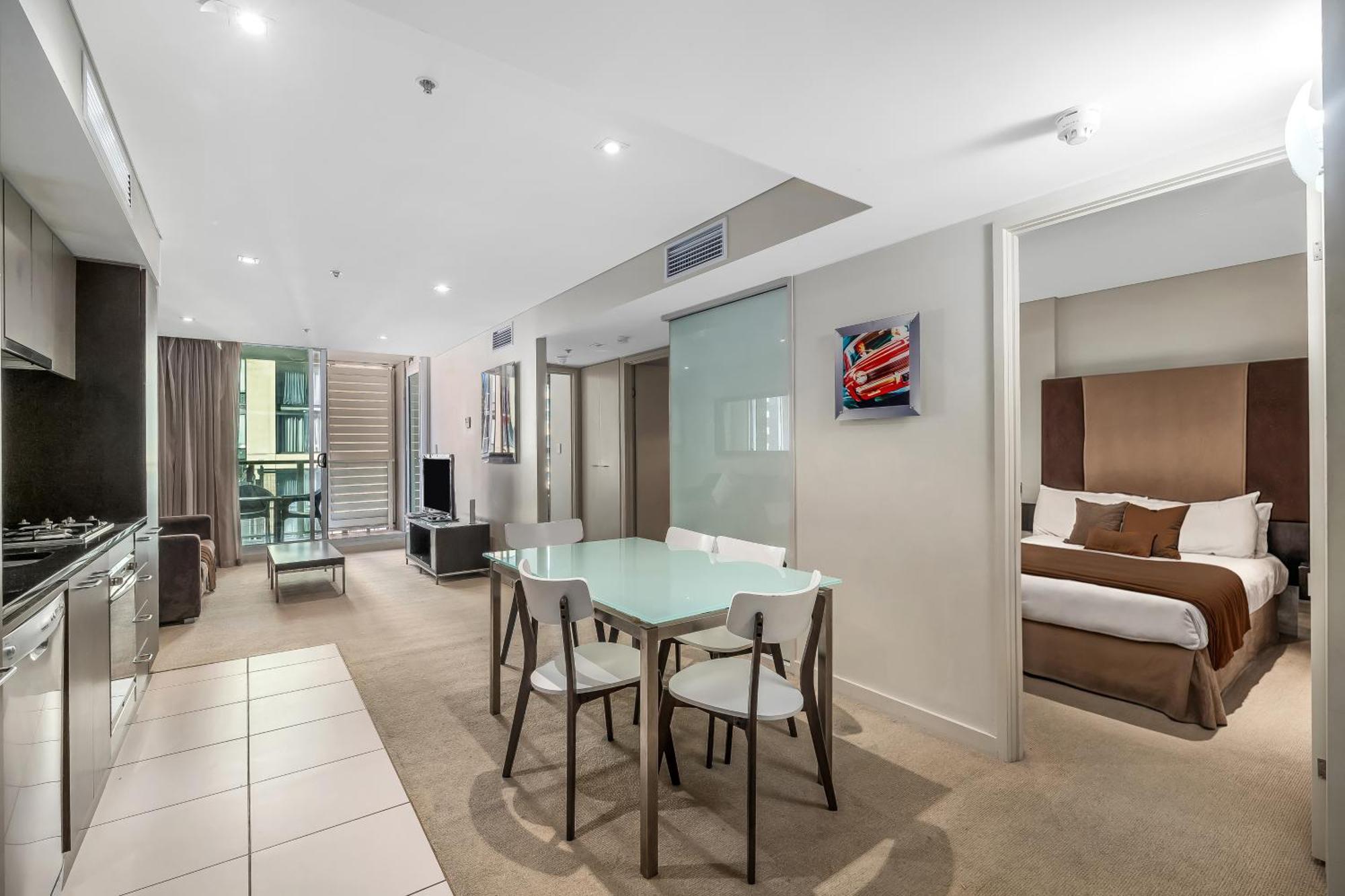 Swainson At Embassy Apartment