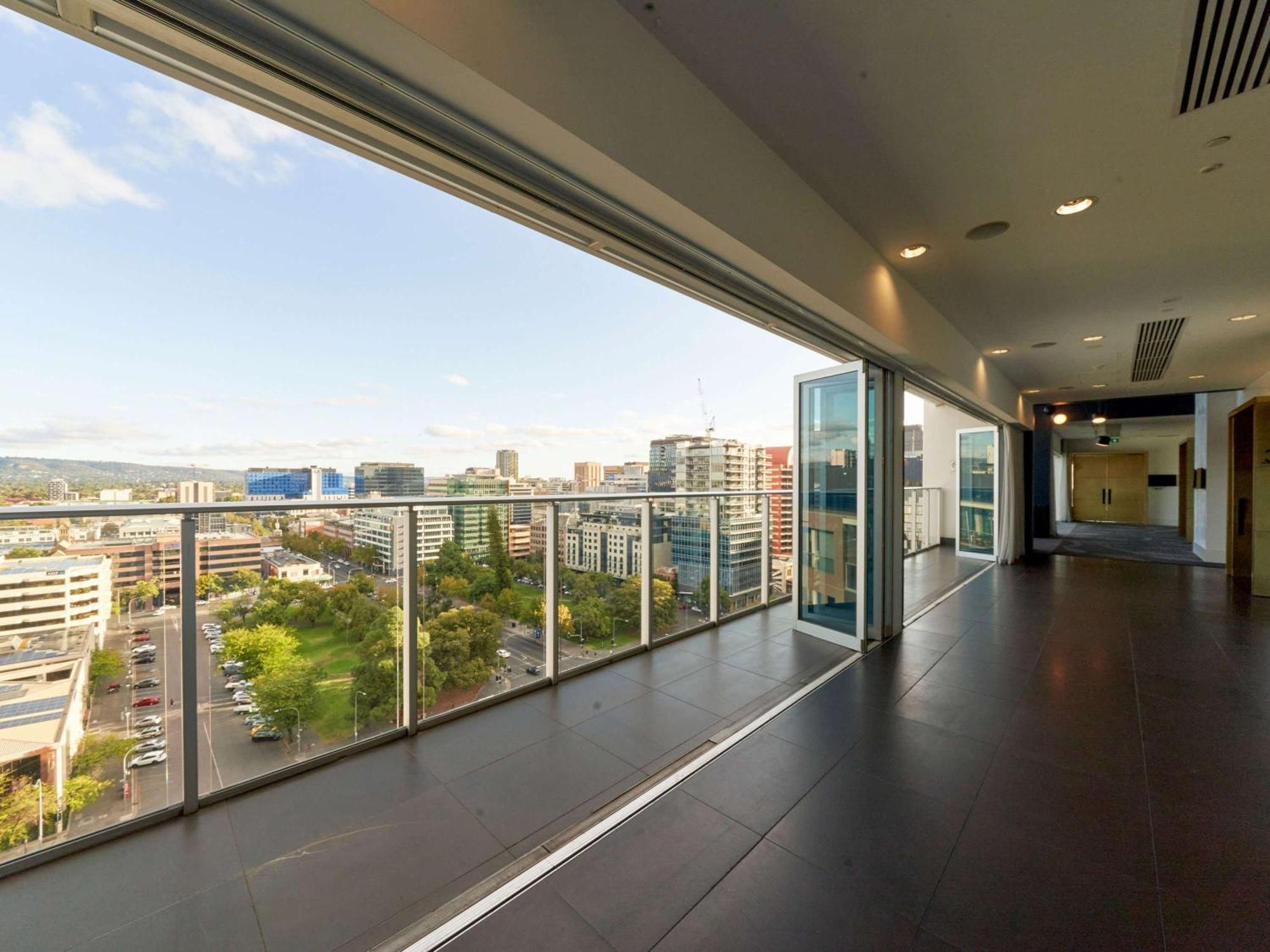 Pullman Hotel 5*