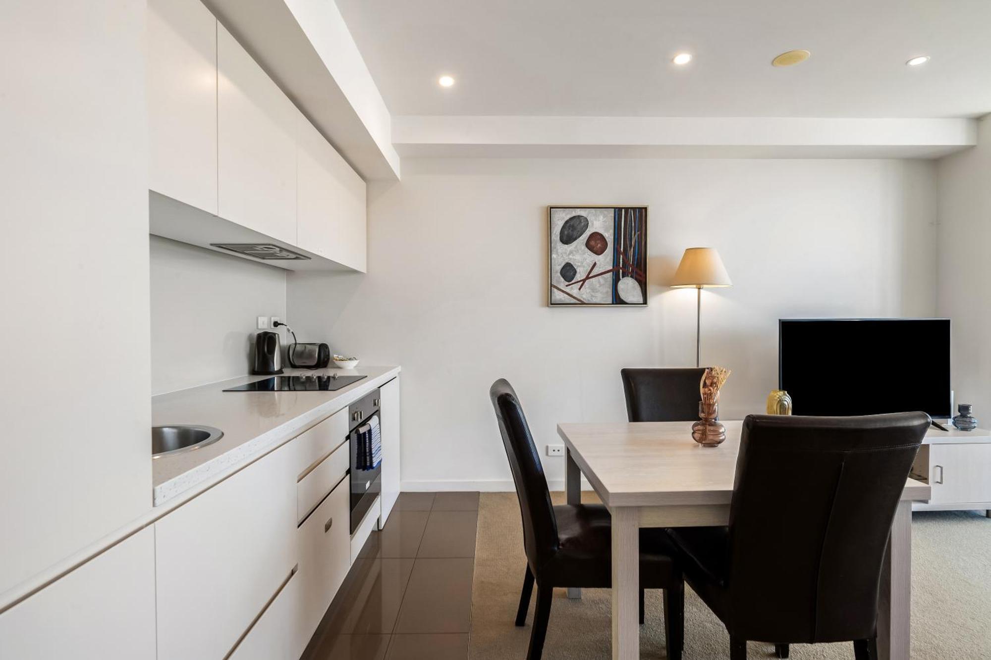 Swainson On Balfours Apartment *