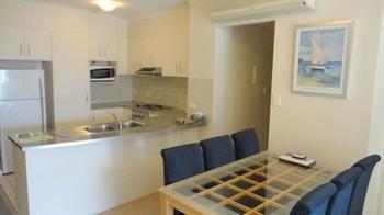 Glenelg Beachside Aparthotel 4*